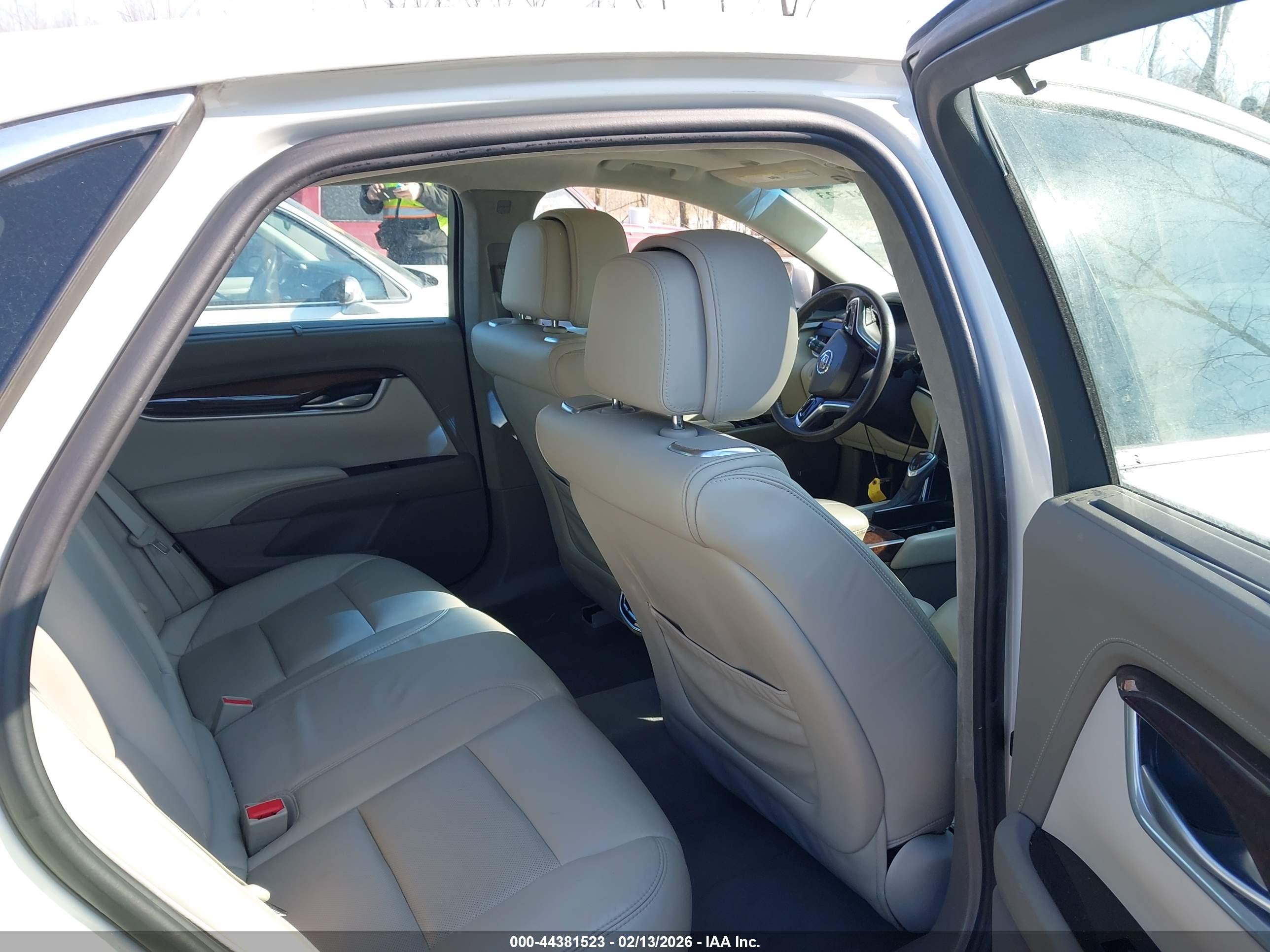 CADILLAC XTS image 8