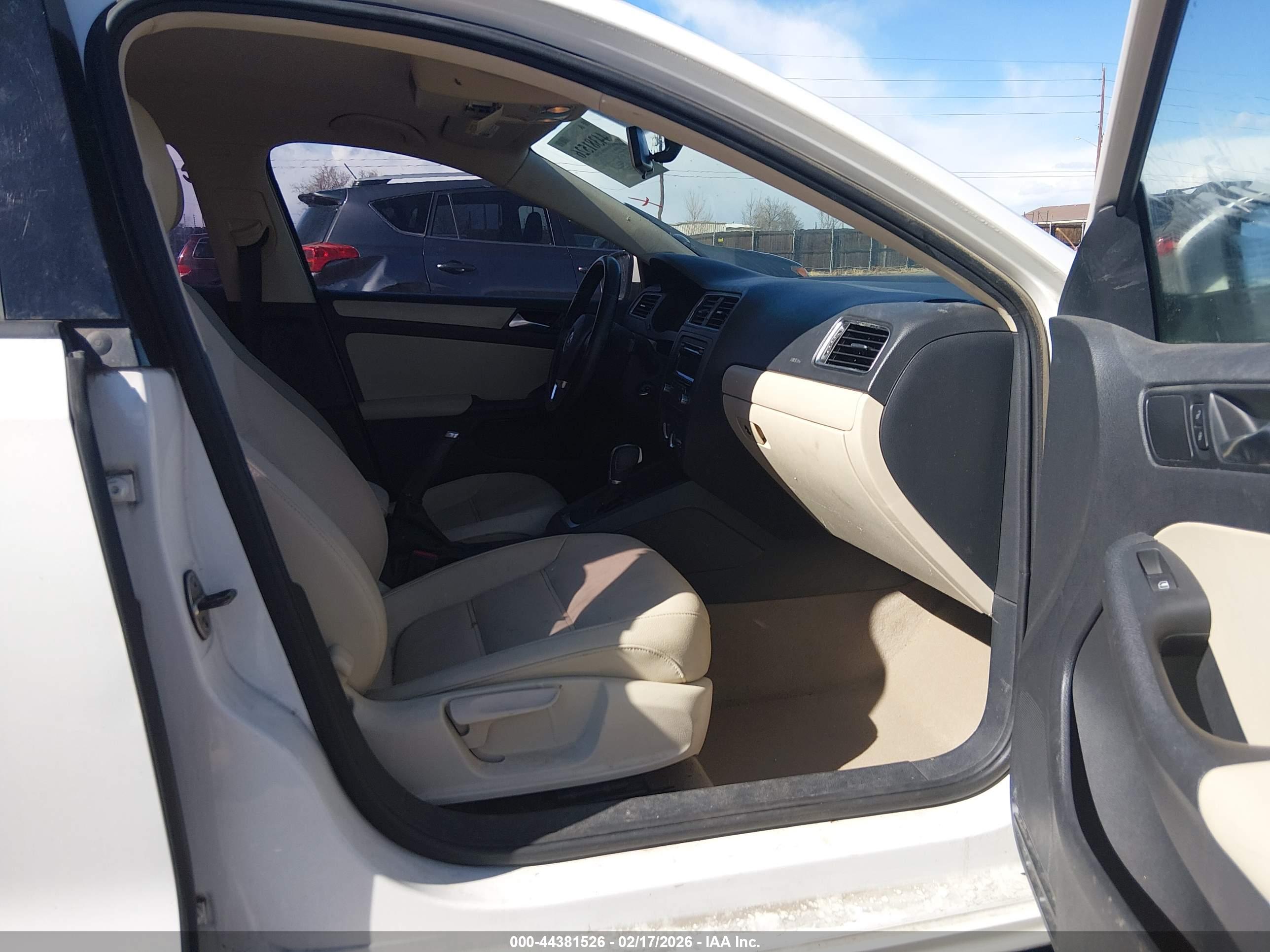 VOLKSWAGEN JETTA image 5