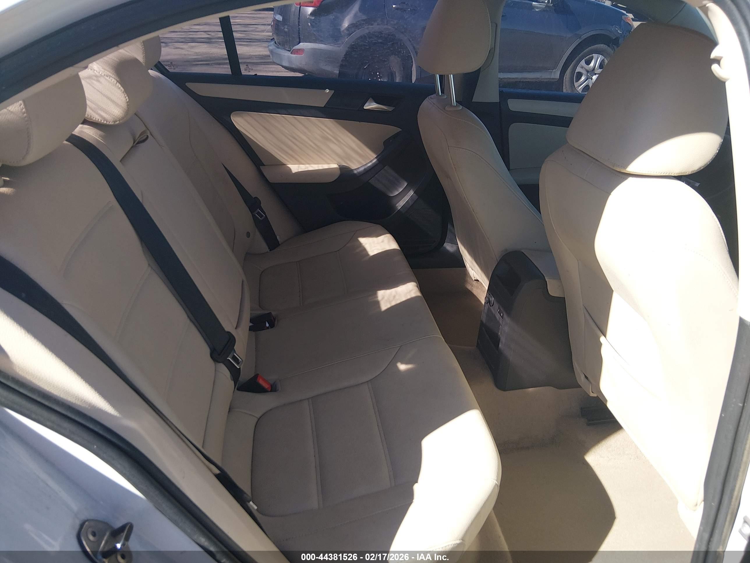 VOLKSWAGEN JETTA image 8