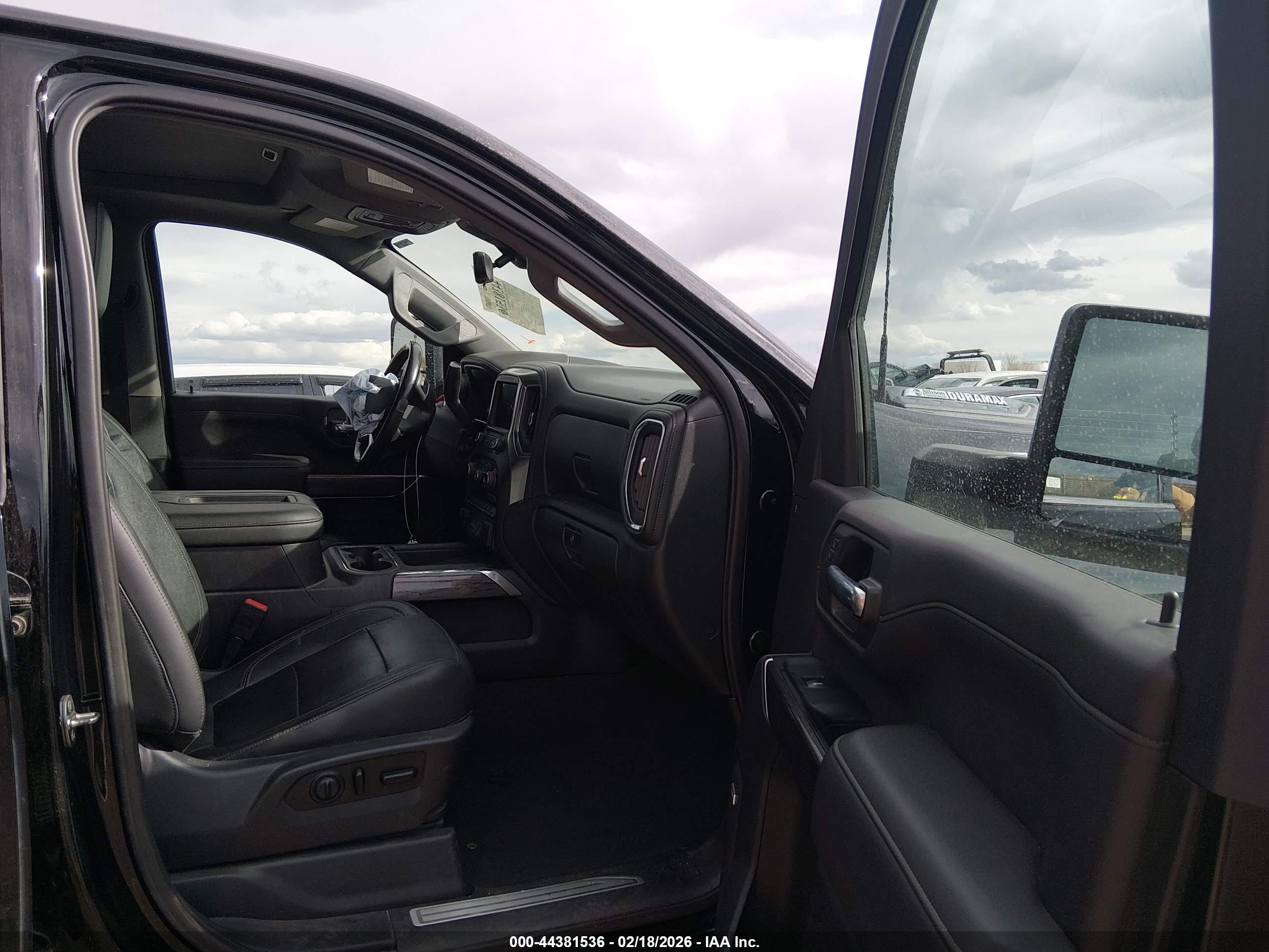 CHEVROLET SILVERADO image 5
