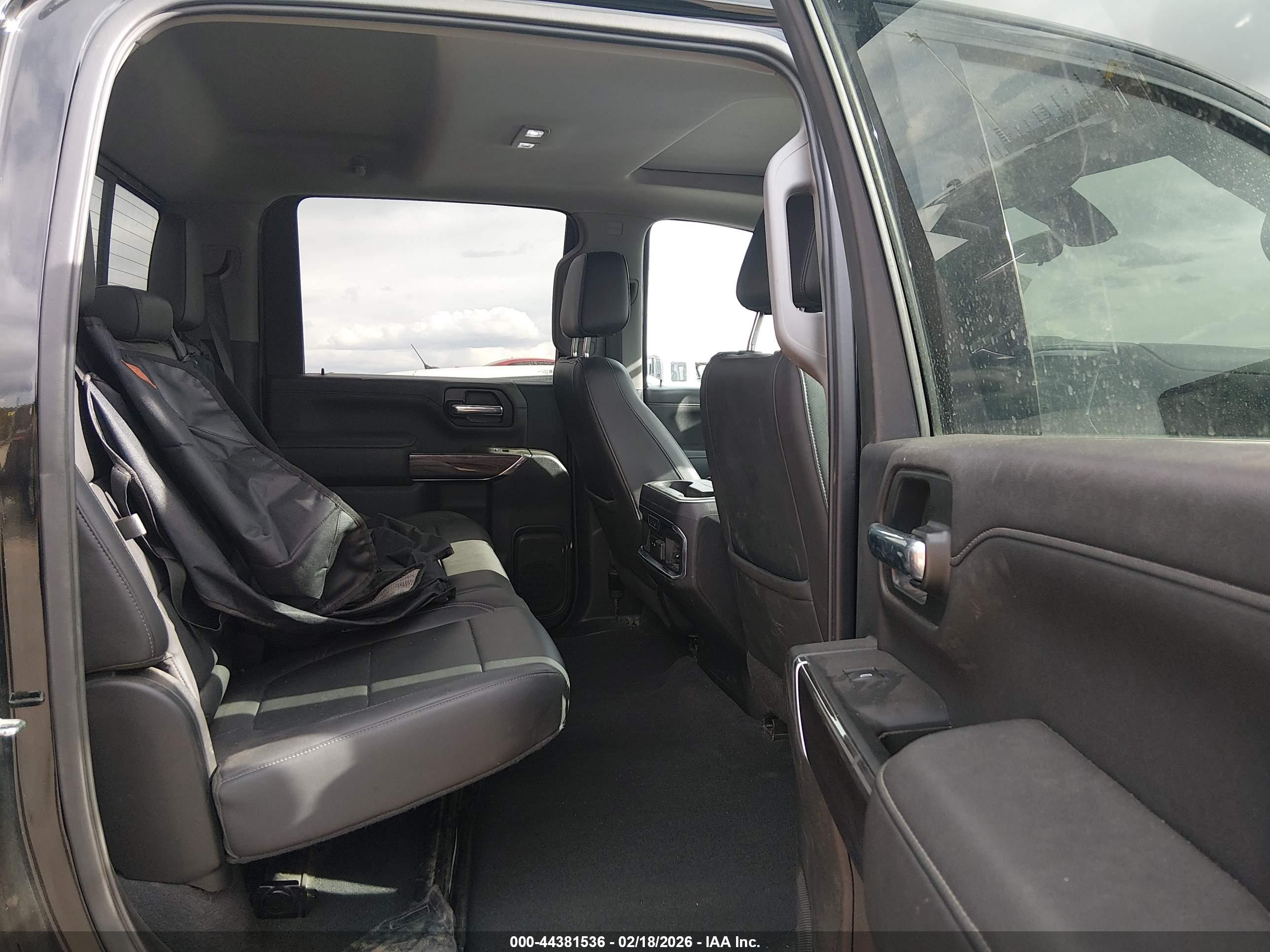 CHEVROLET SILVERADO image 8