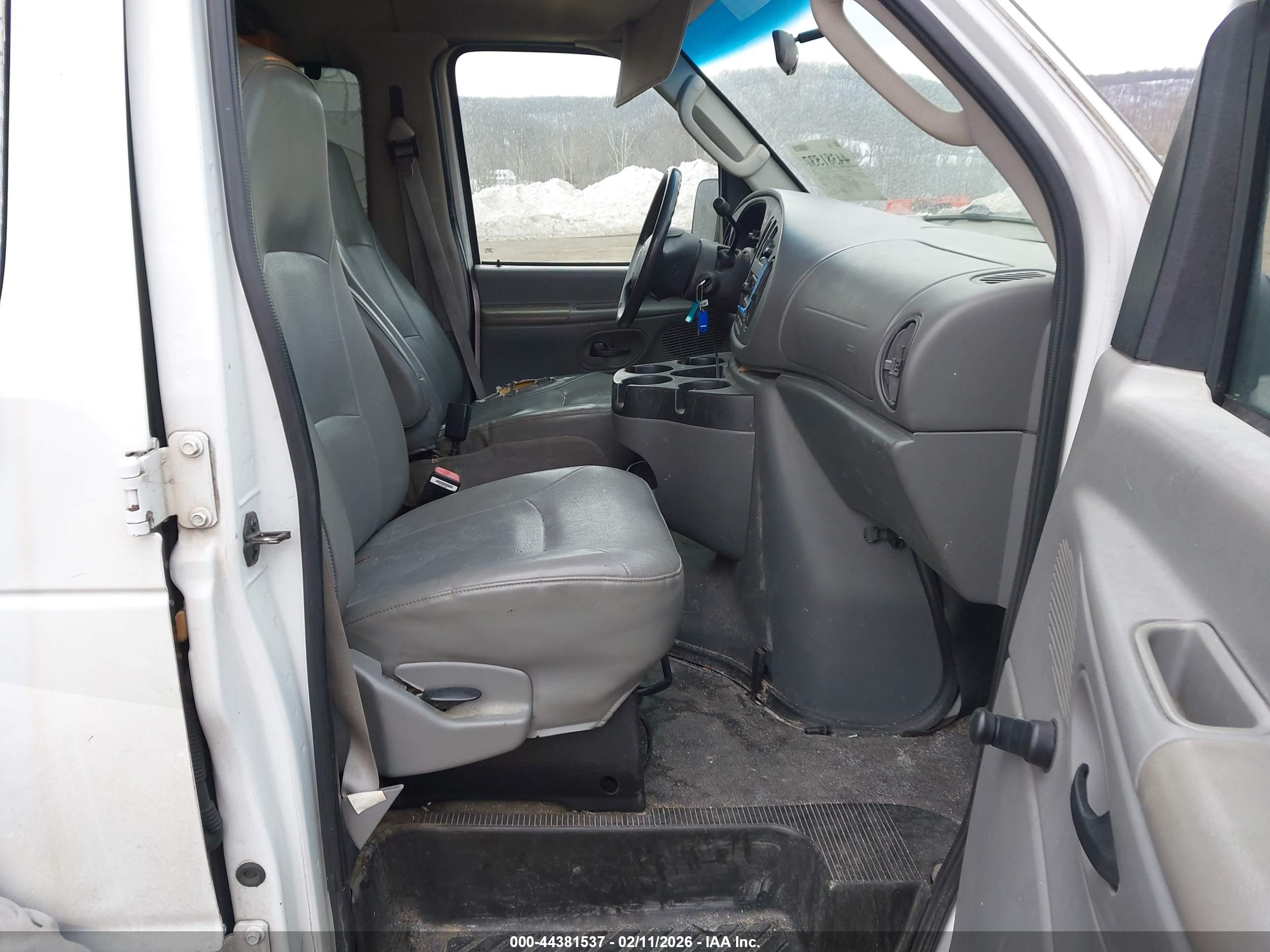 FORD E-350 image 5
