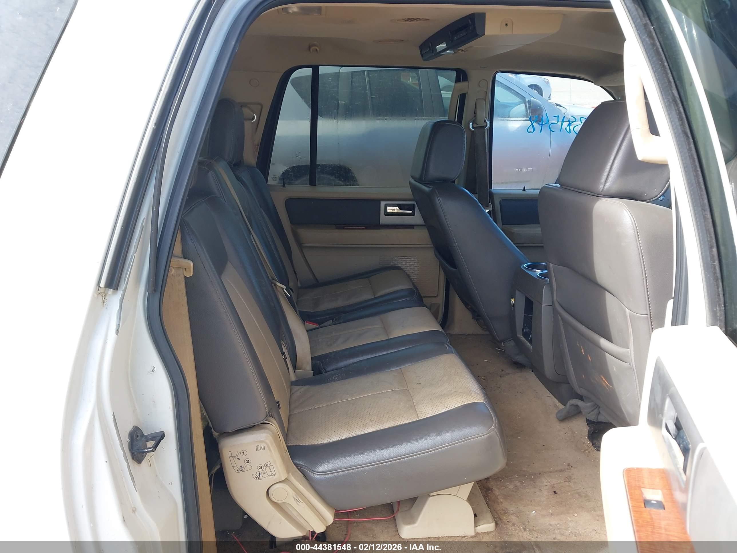 FORD EXPEDITION image 8