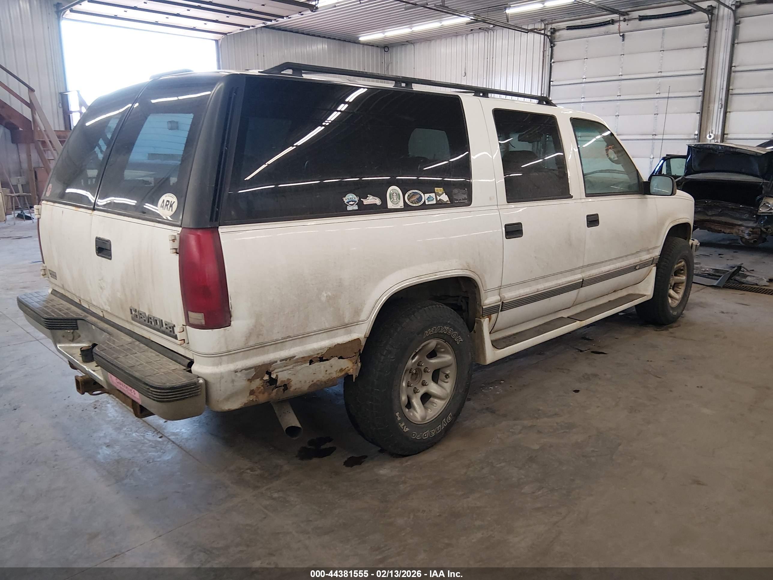 CHEVROLET SUBURBAN image 4