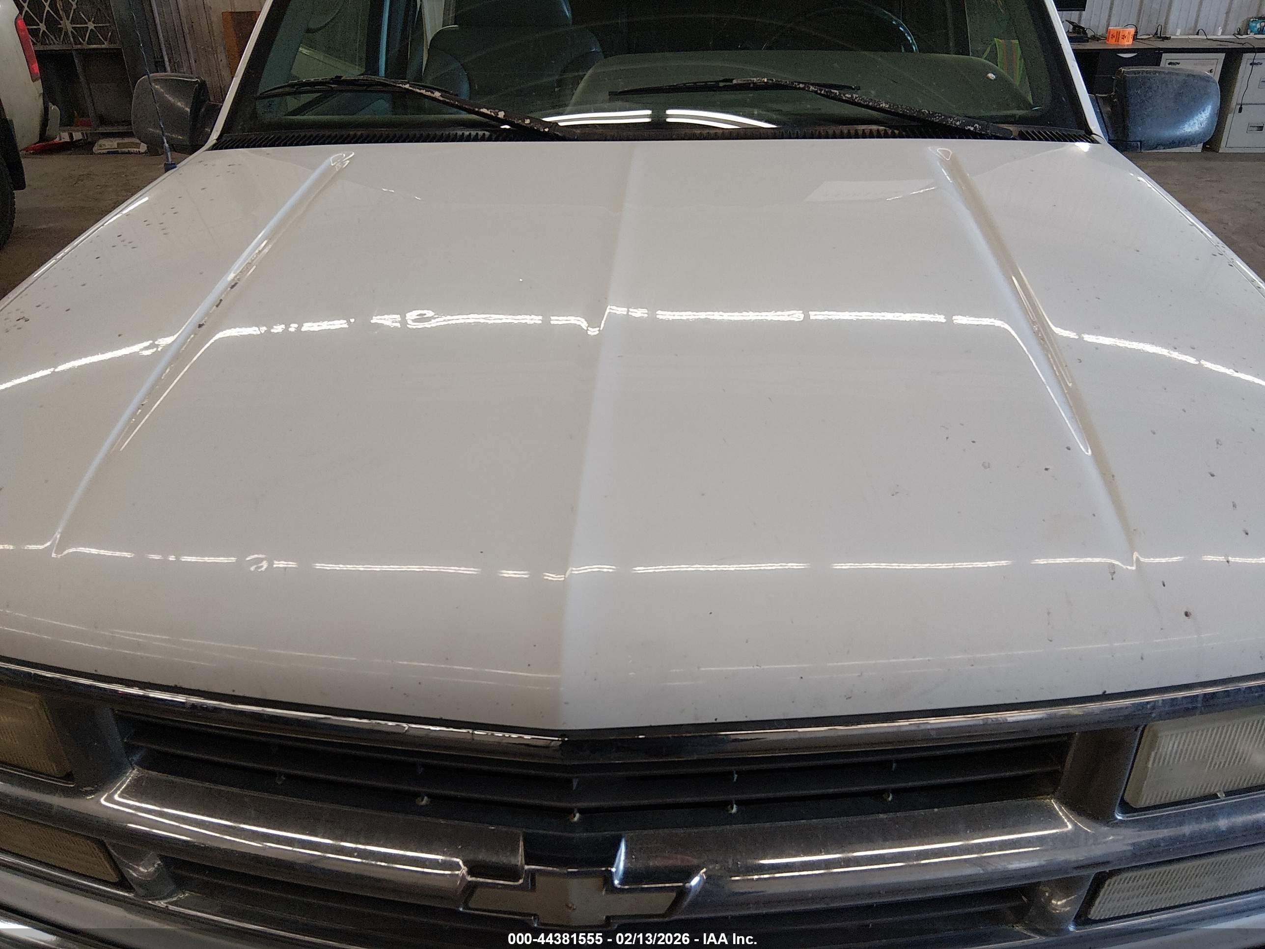 CHEVROLET SUBURBAN image 6