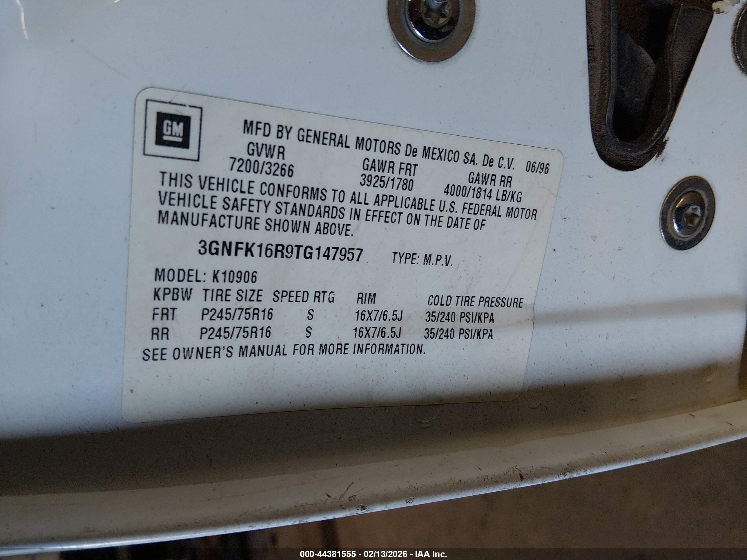 CHEVROLET SUBURBAN image 9