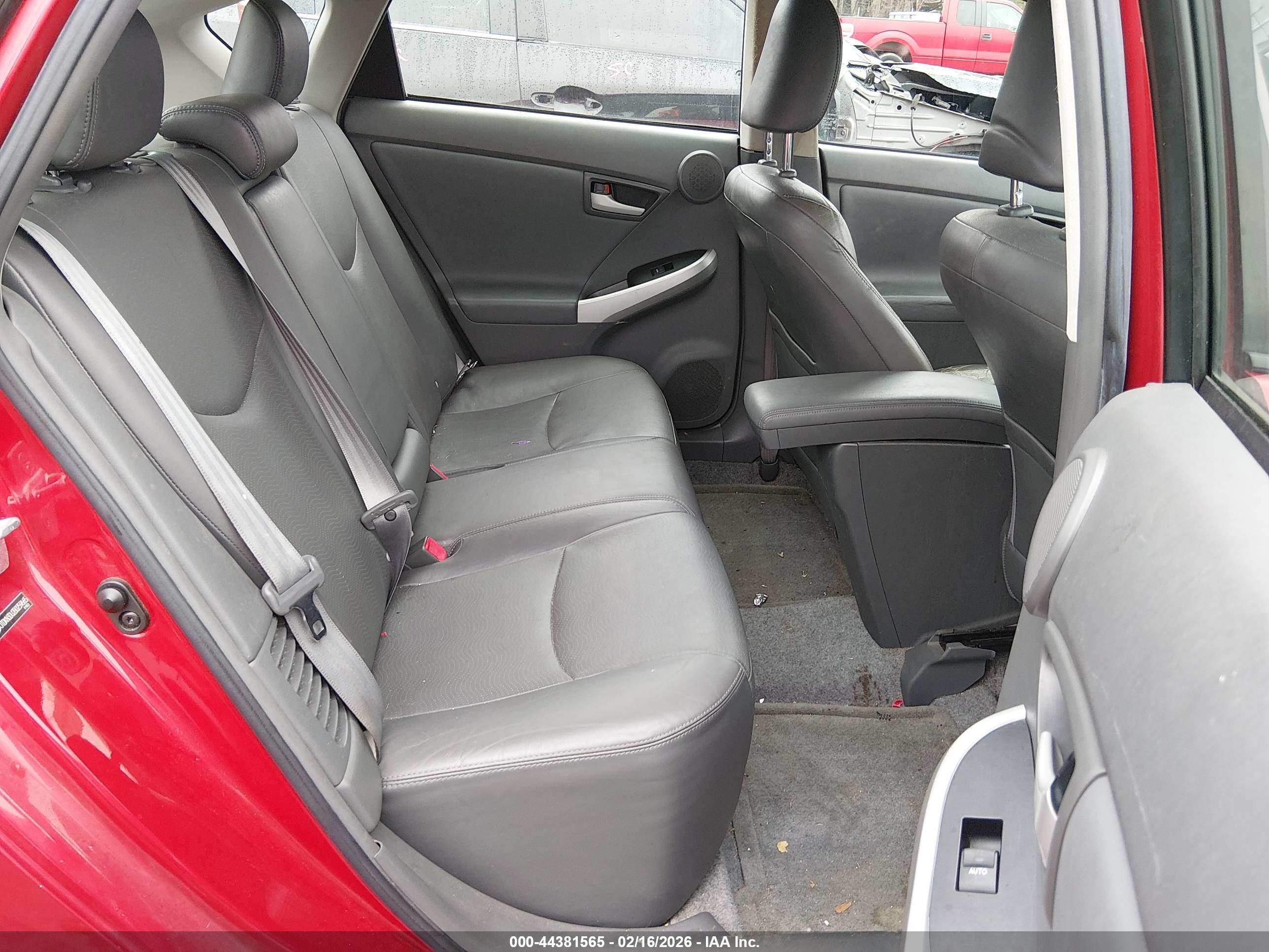 TOYOTA PRIUS image 8