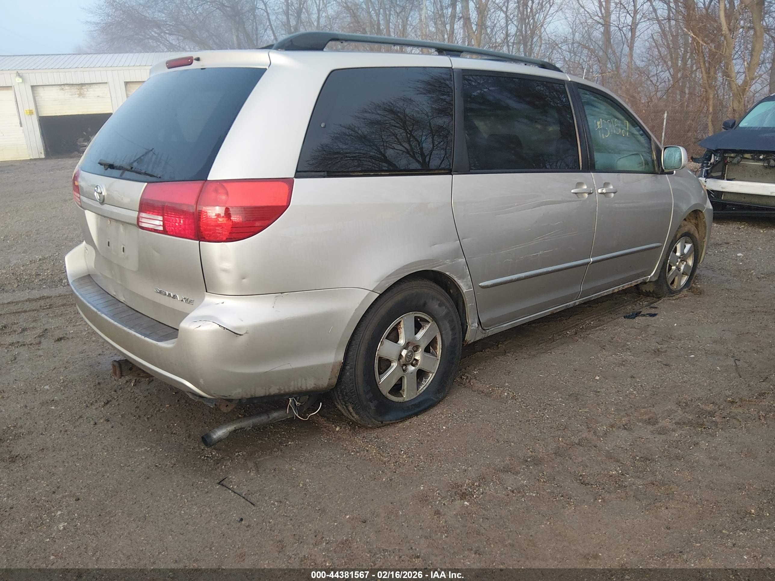 TOYOTA SIENNA image 4