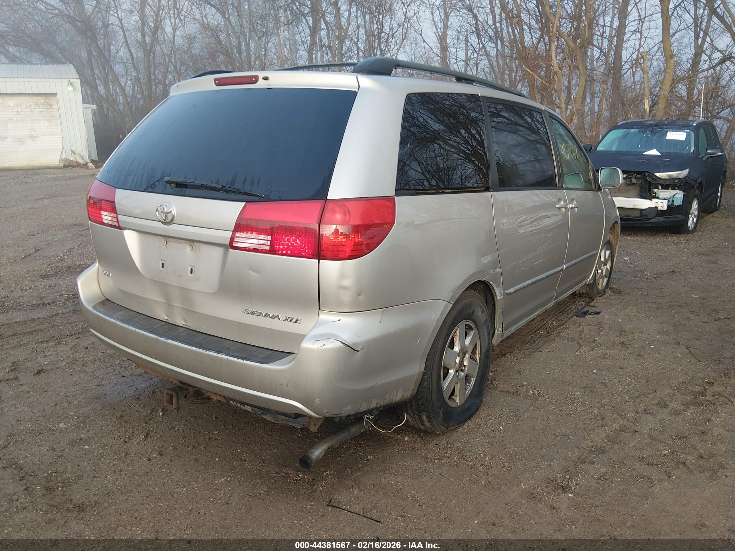 TOYOTA SIENNA image 6