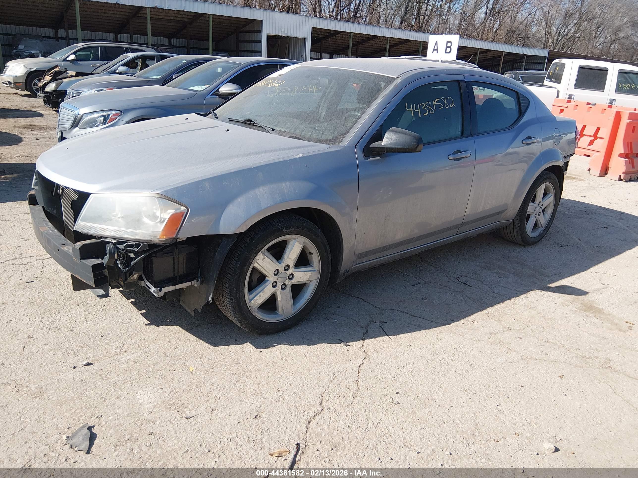 DODGE AVENGER image 2