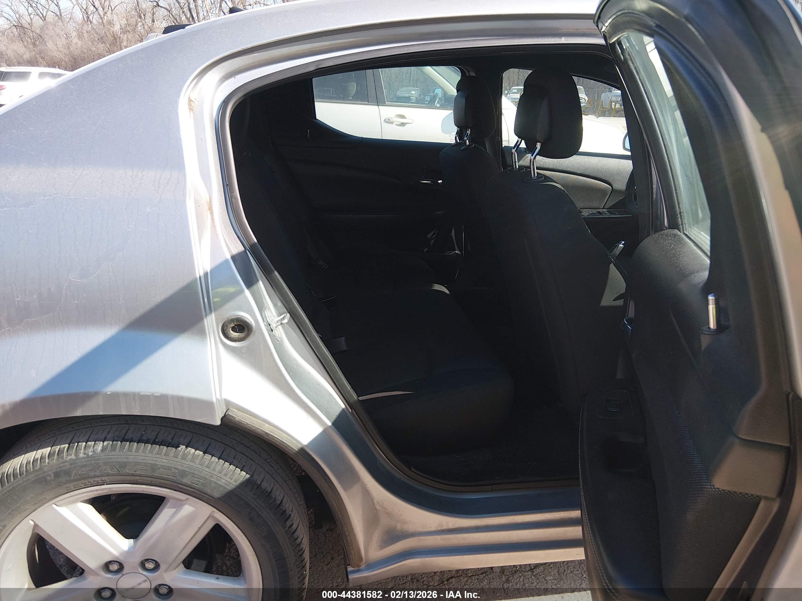 DODGE AVENGER image 8