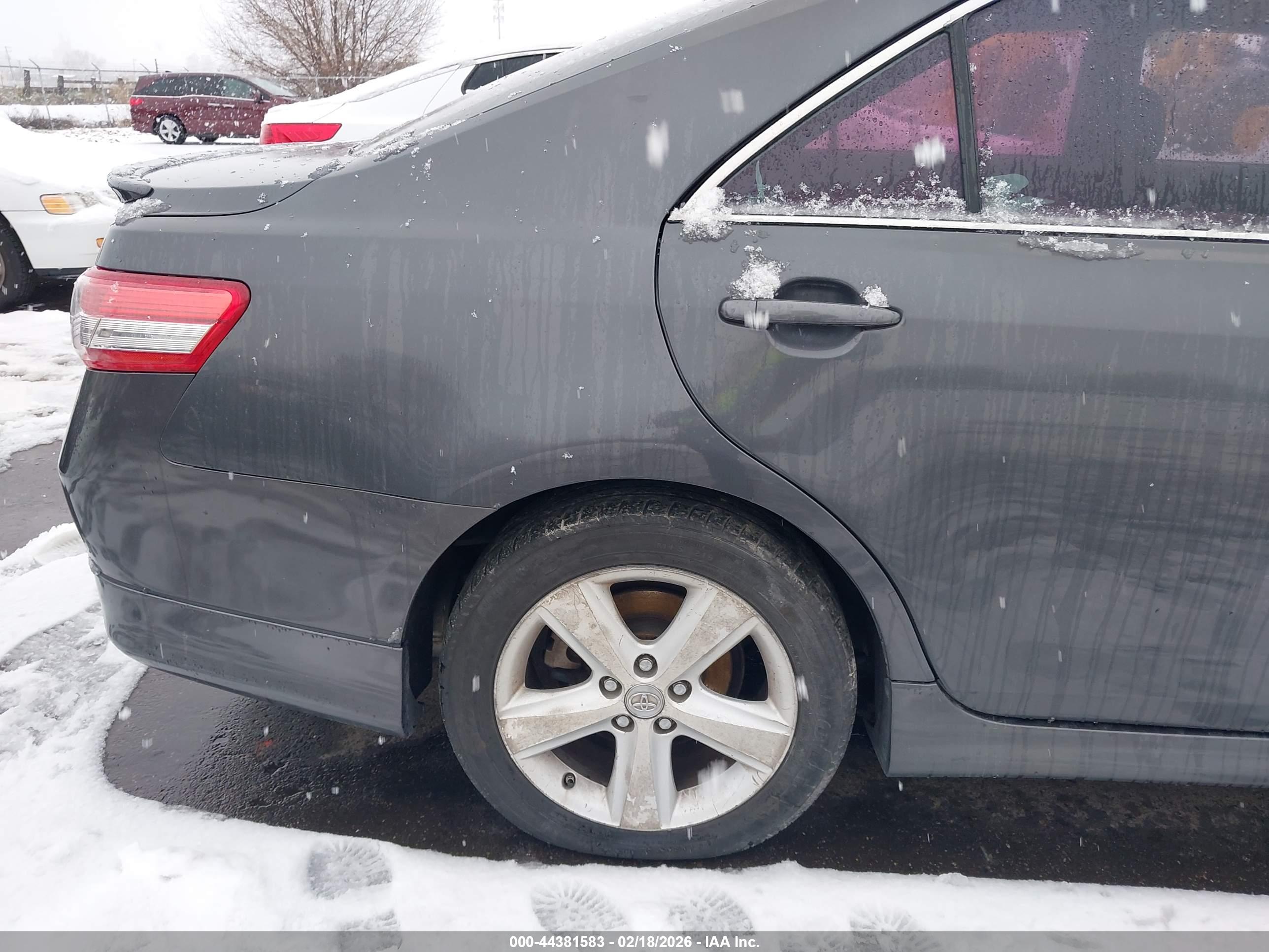 TOYOTA CAMRY image 6