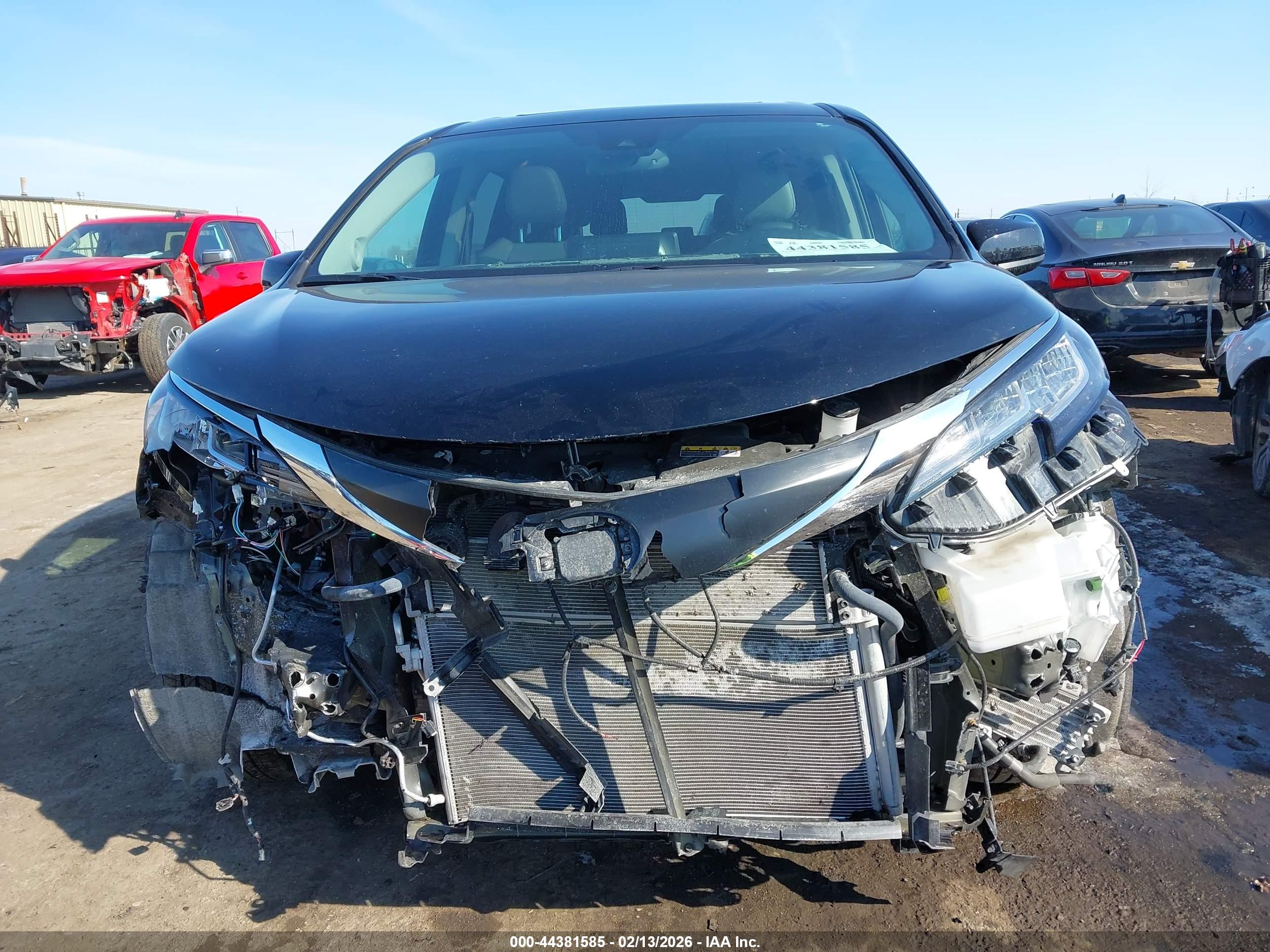 TOYOTA SIENNA image 6