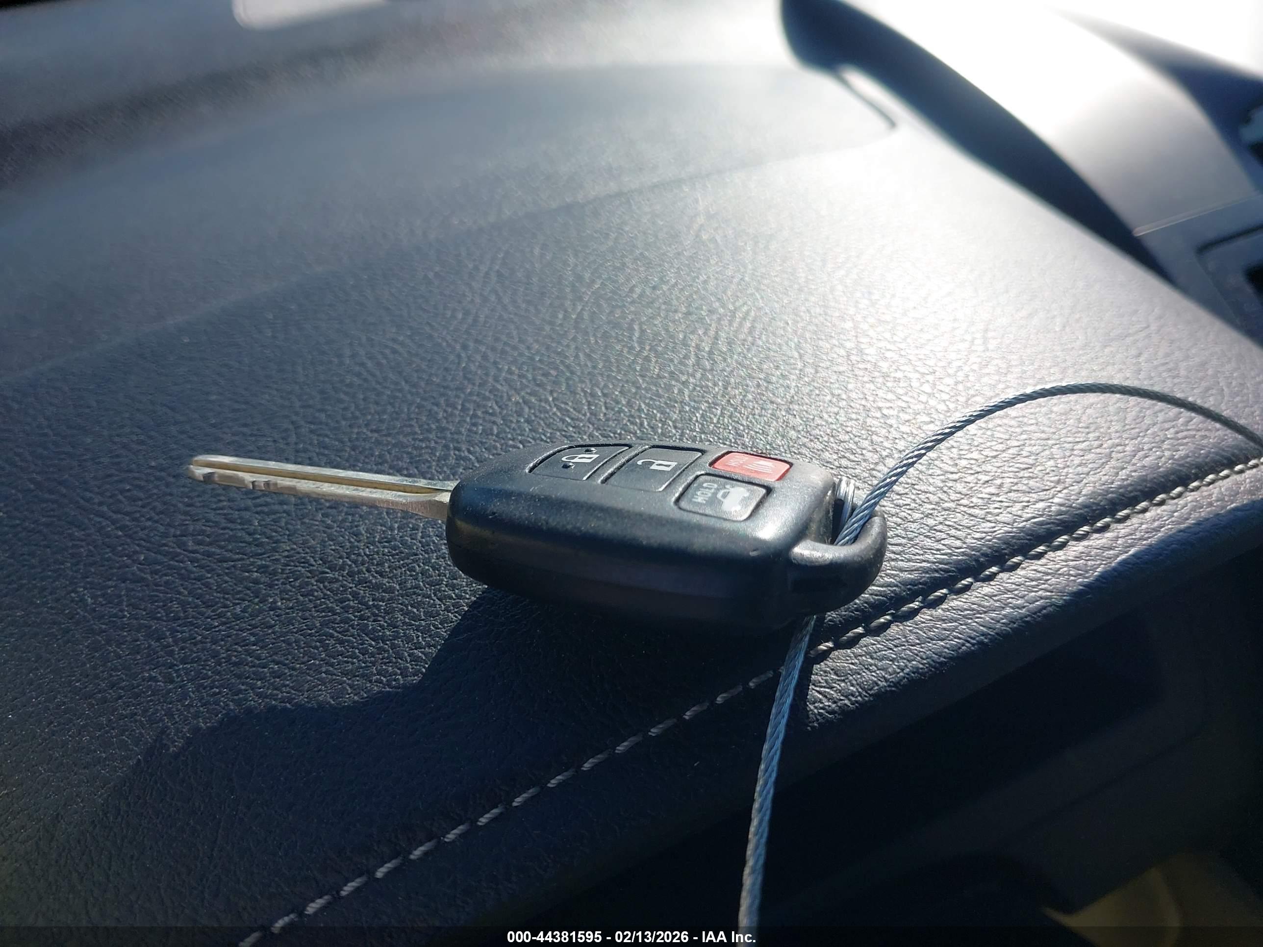 TOYOTA CAMRY image 11