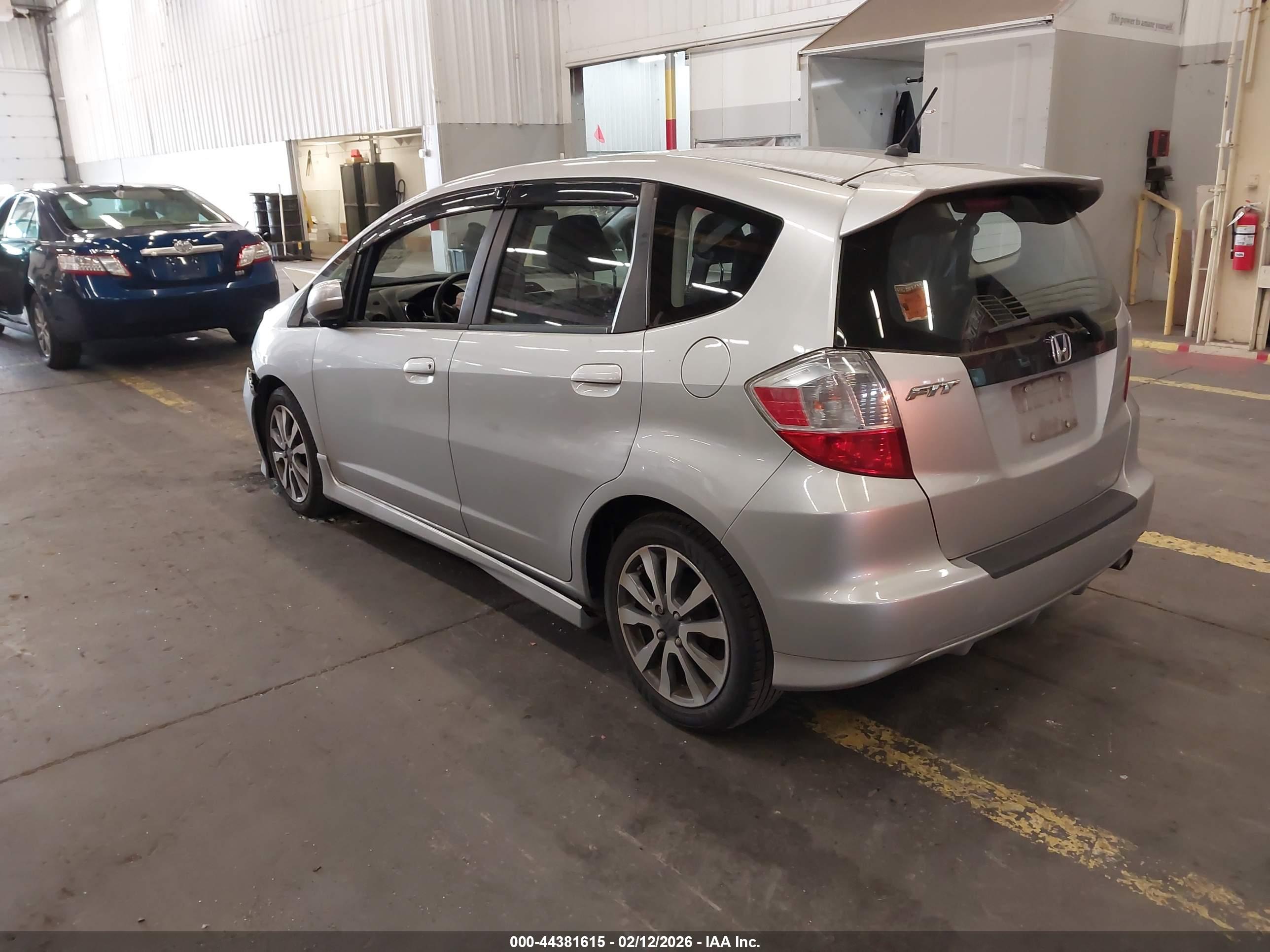 HONDA FIT image 3