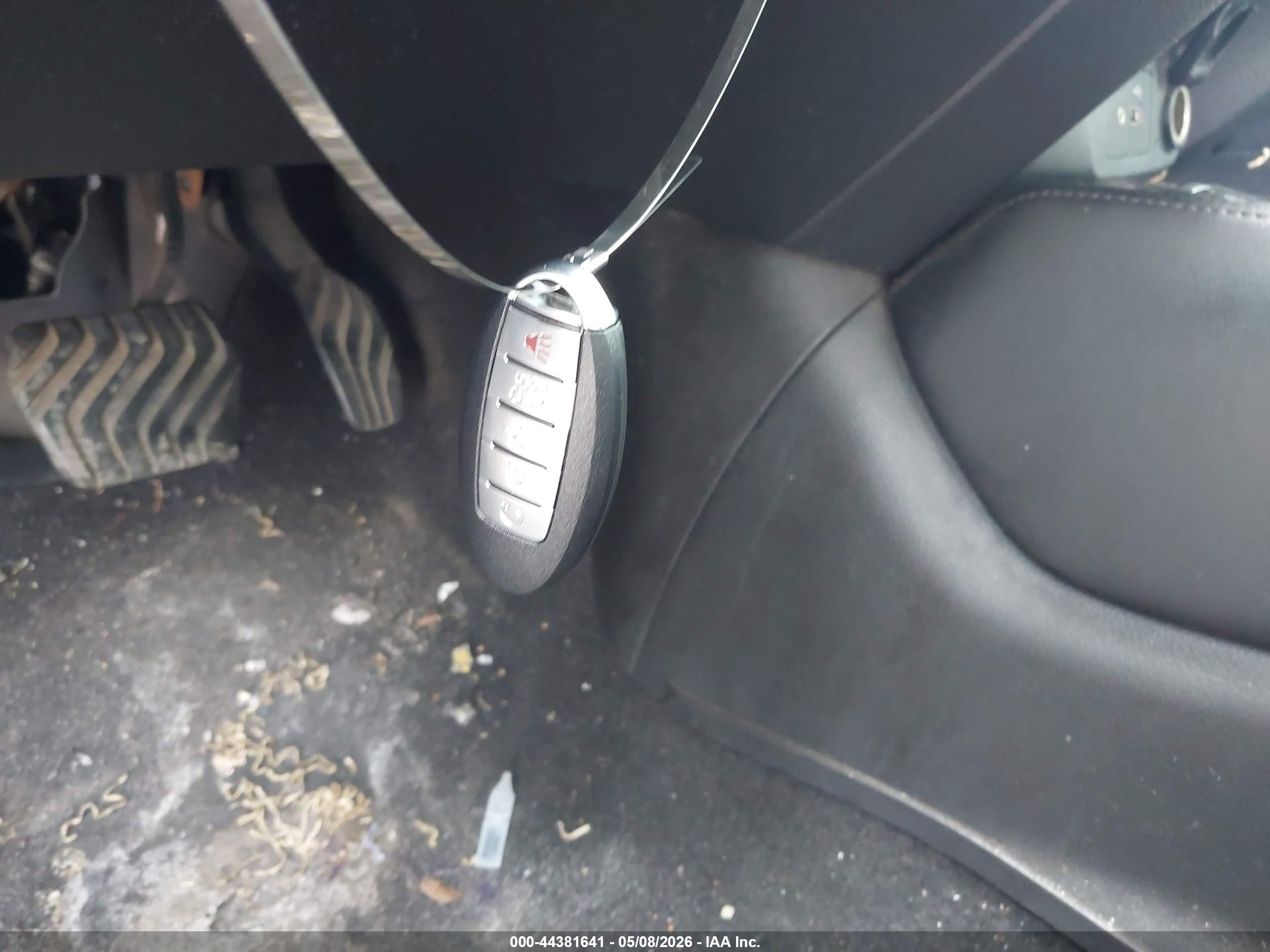NISSAN ROGUE image 11