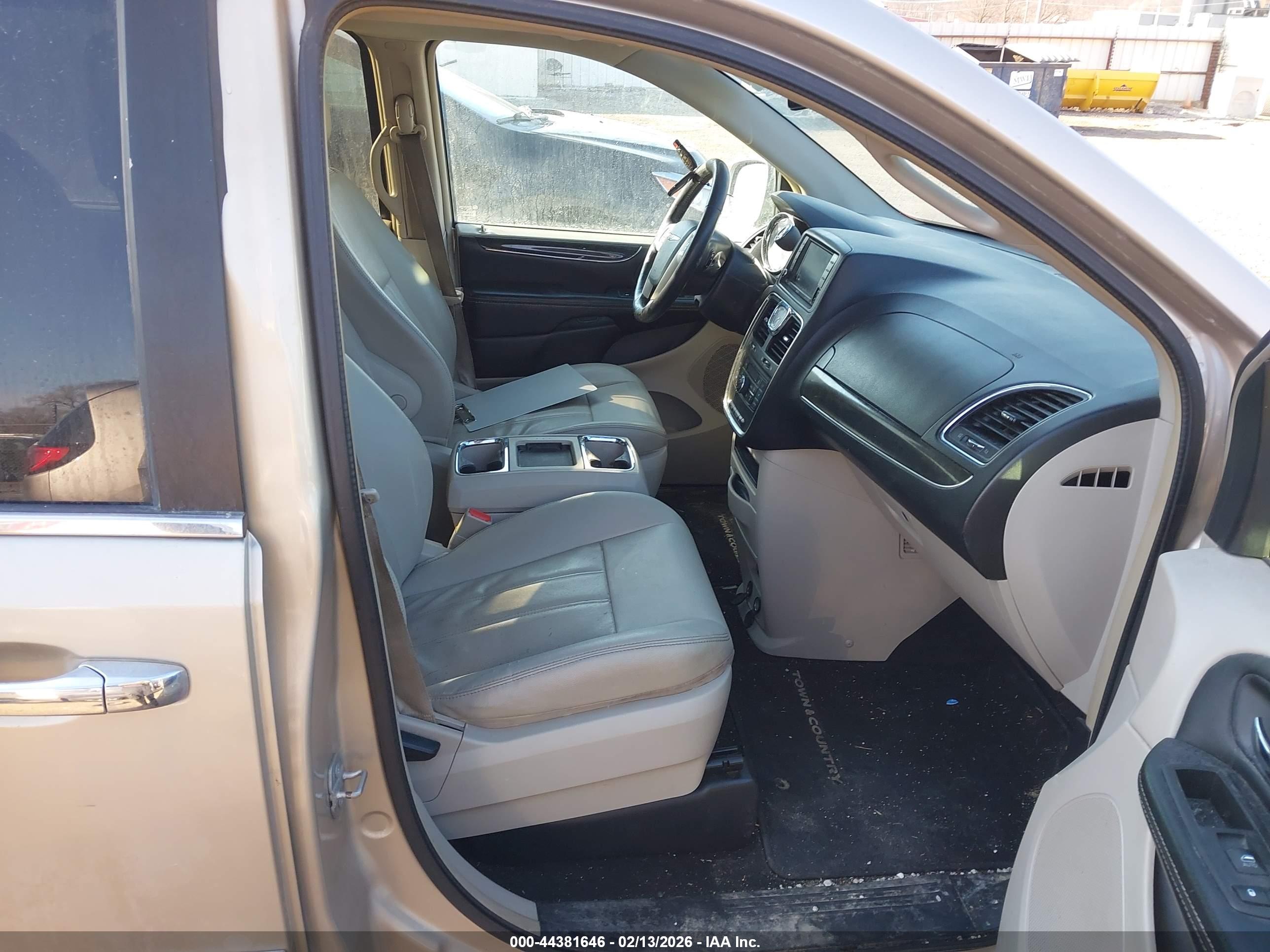 CHRYSLER TOWN image 5