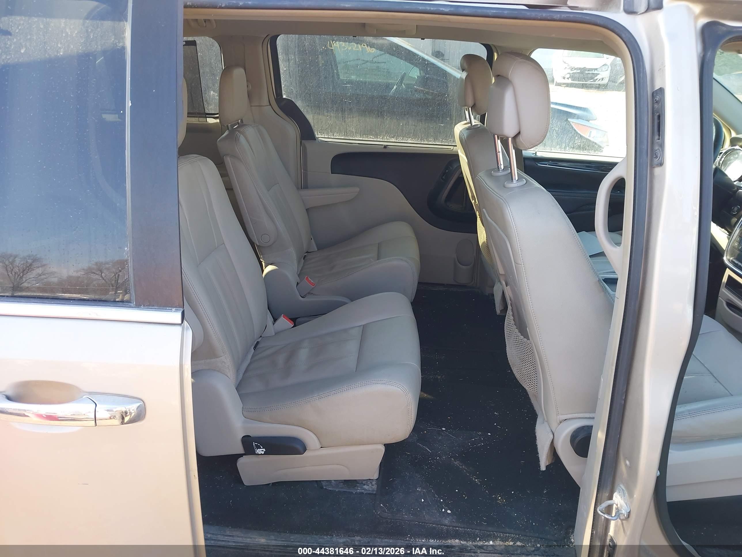 CHRYSLER TOWN image 8