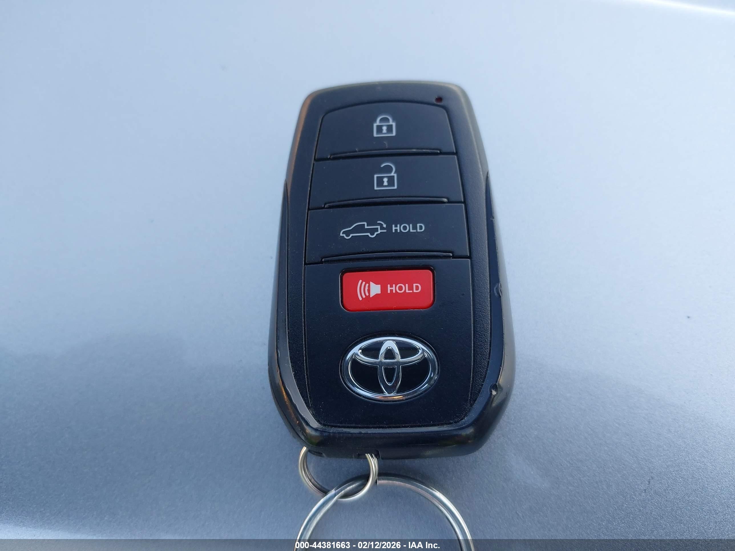 TOYOTA TUNDRA image 11