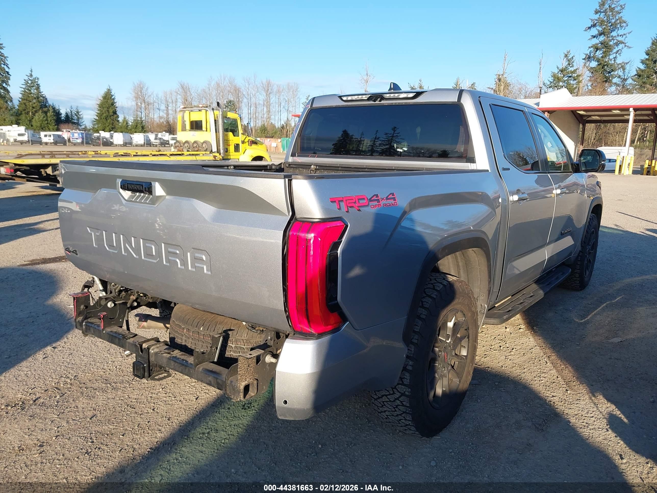TOYOTA TUNDRA image 4