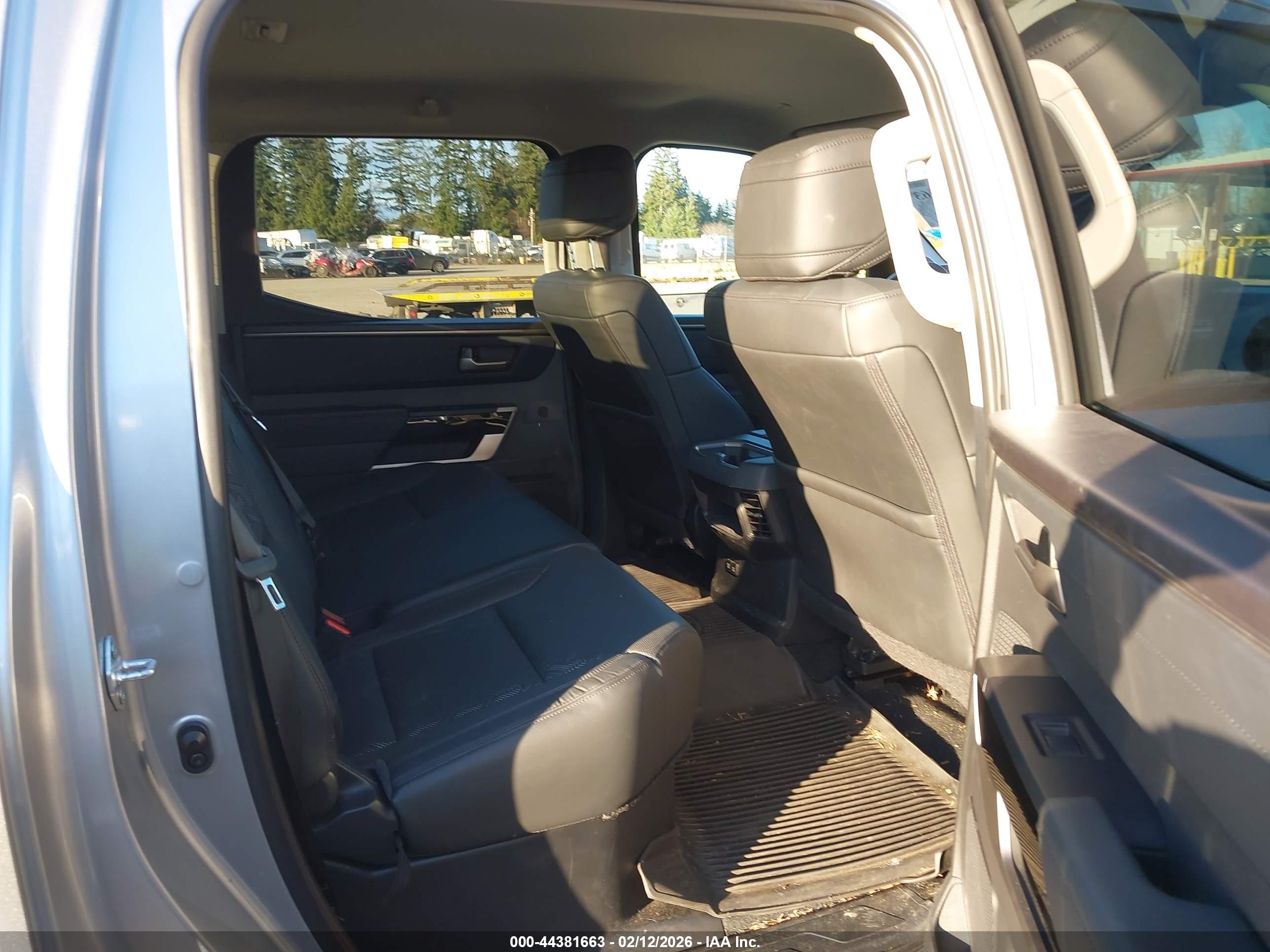 TOYOTA TUNDRA image 8