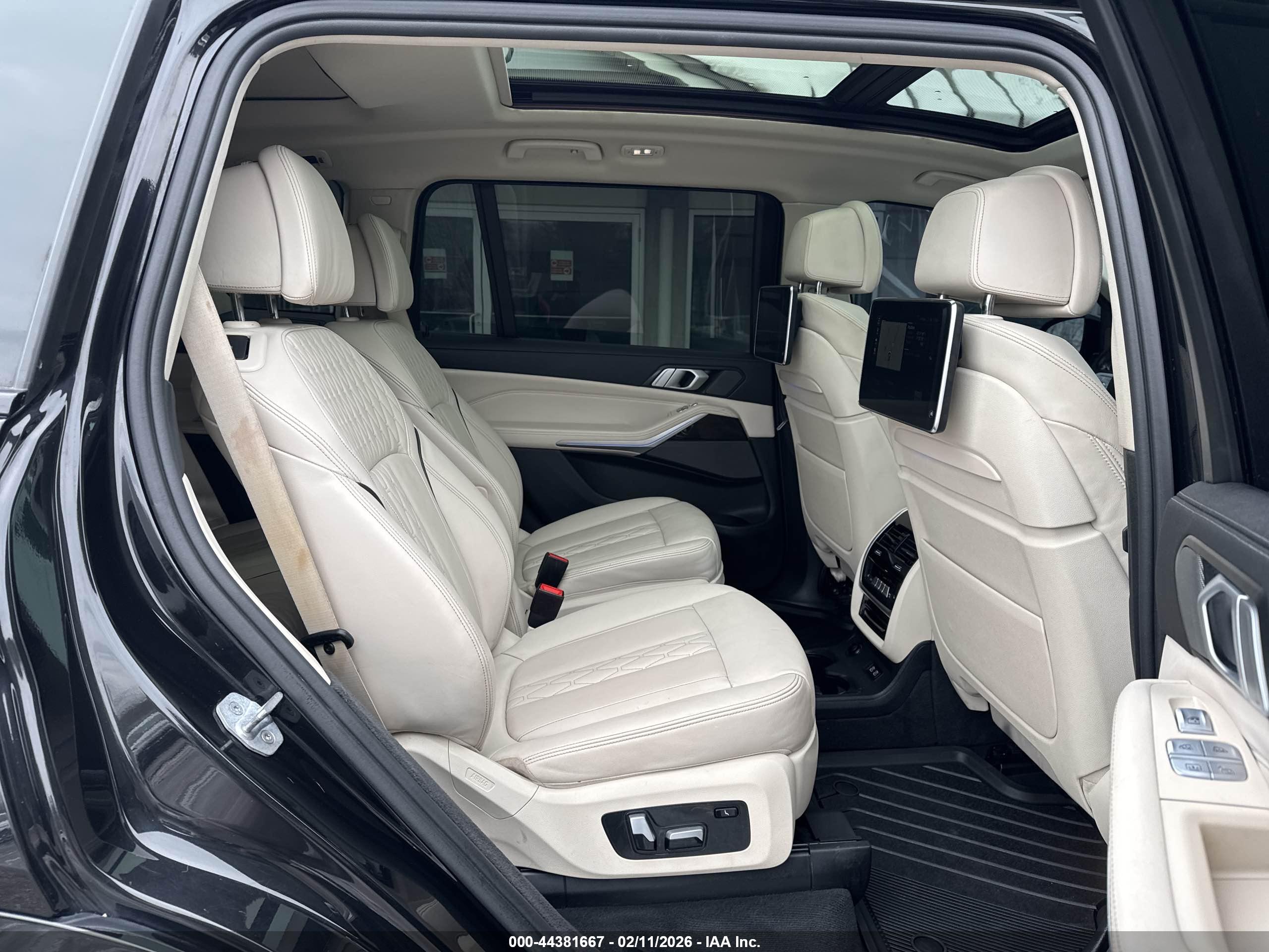BMW X7 image 8