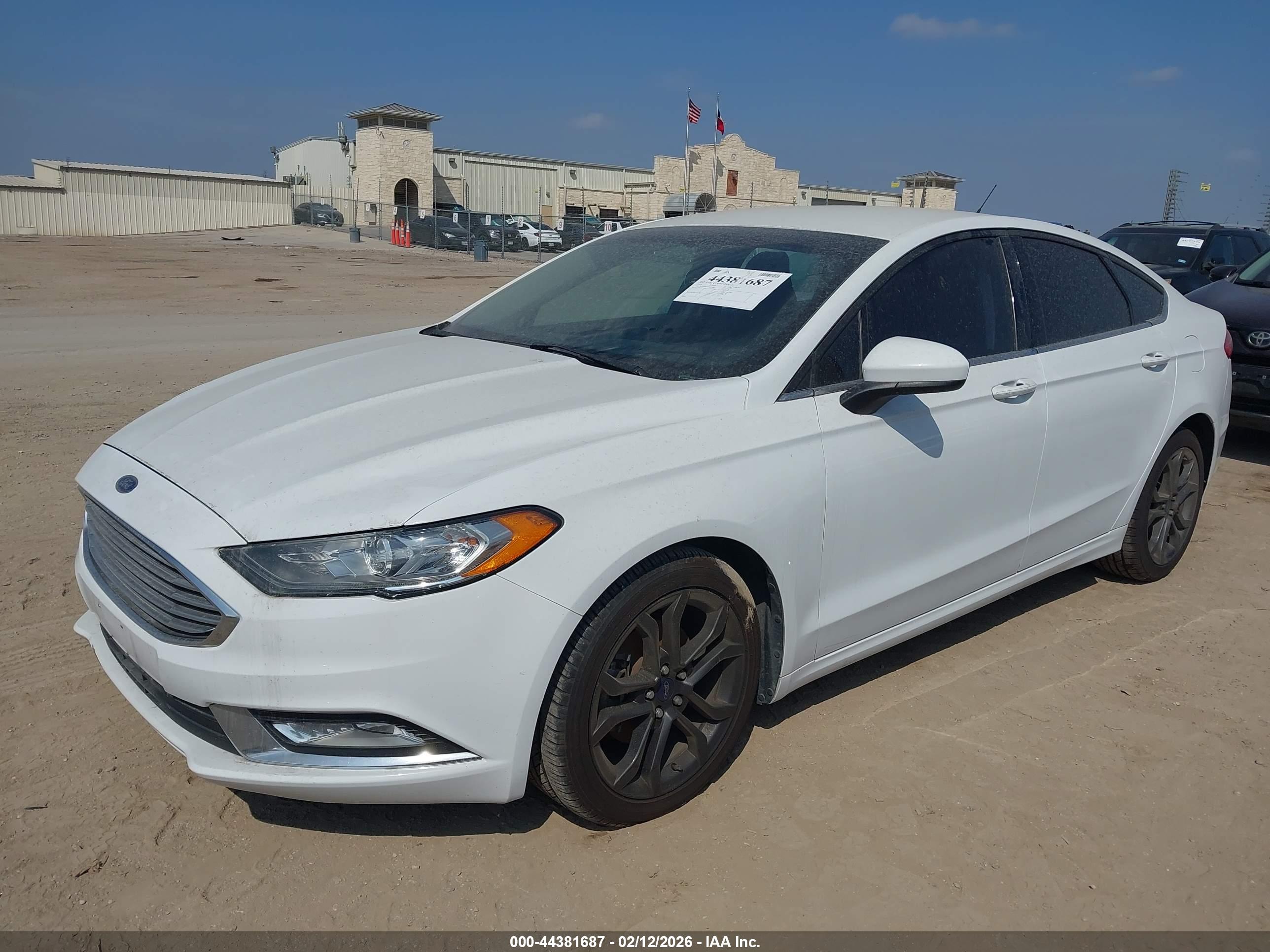 FORD FUSION image 2