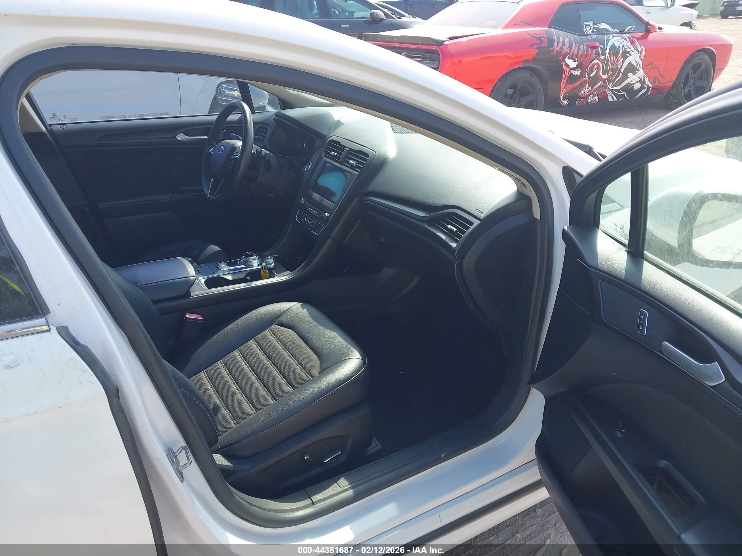 FORD FUSION image 5