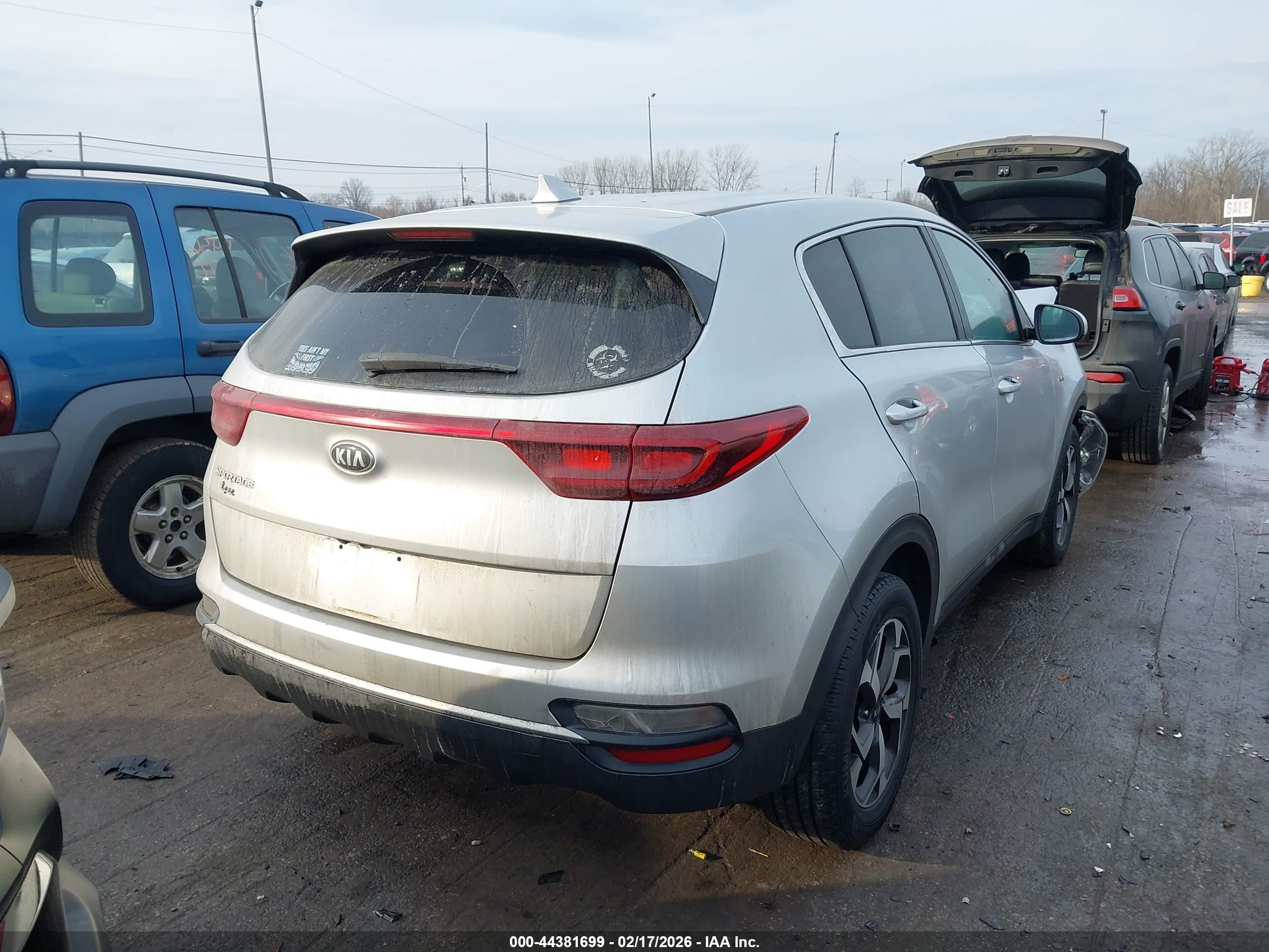 KIA SPORTAGE image 4