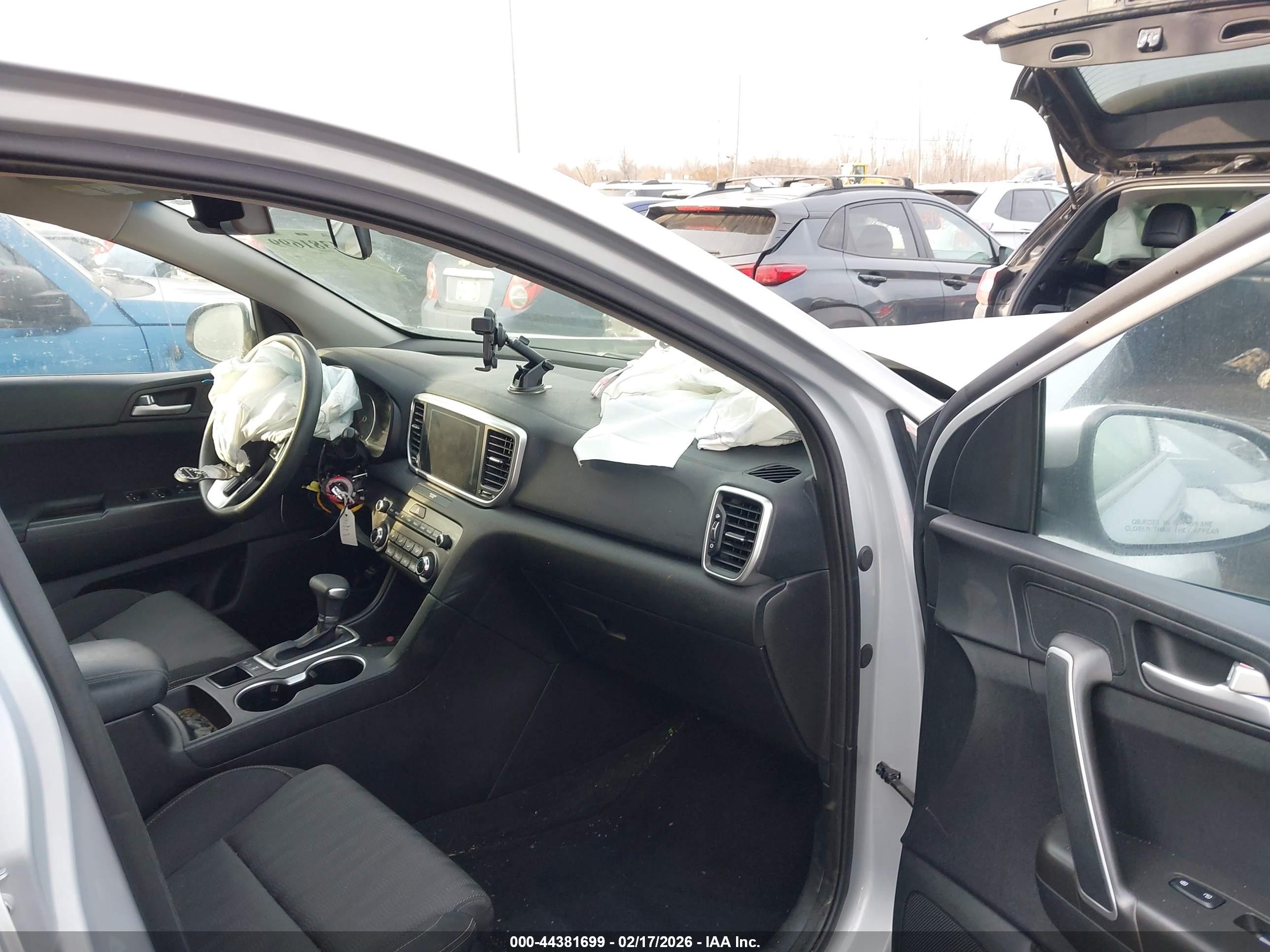 KIA SPORTAGE image 5