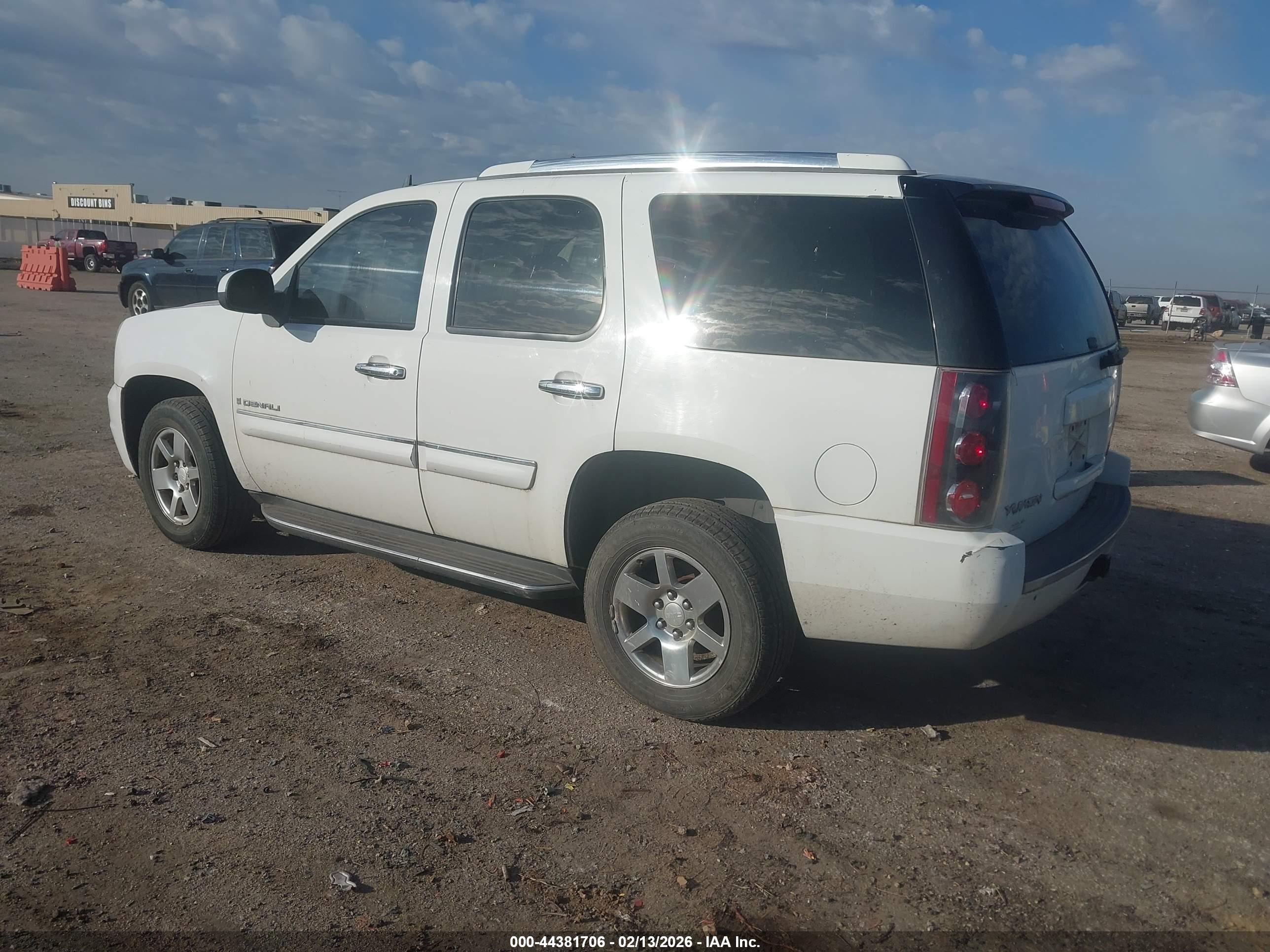 GMC YUKON image 3