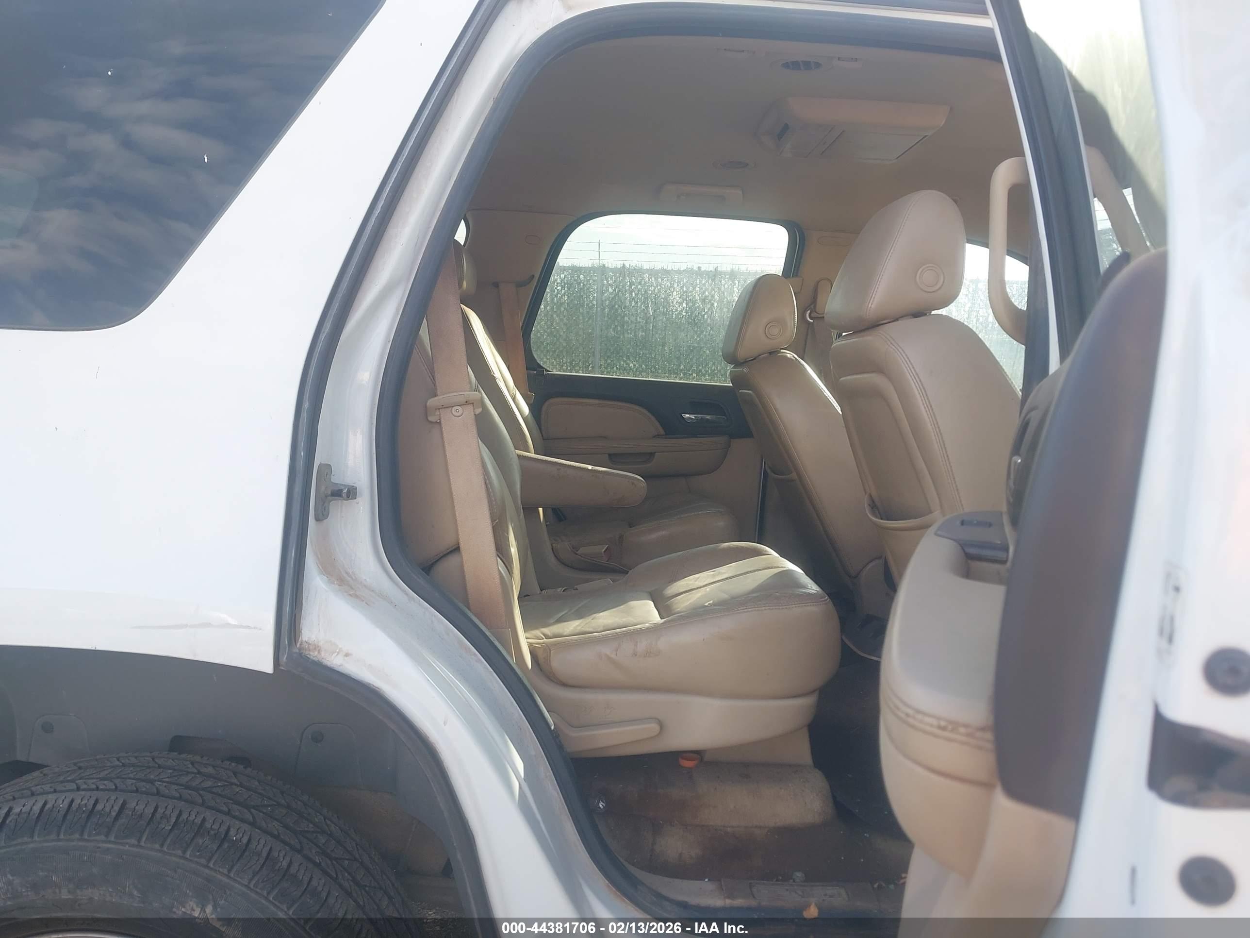 GMC YUKON image 8