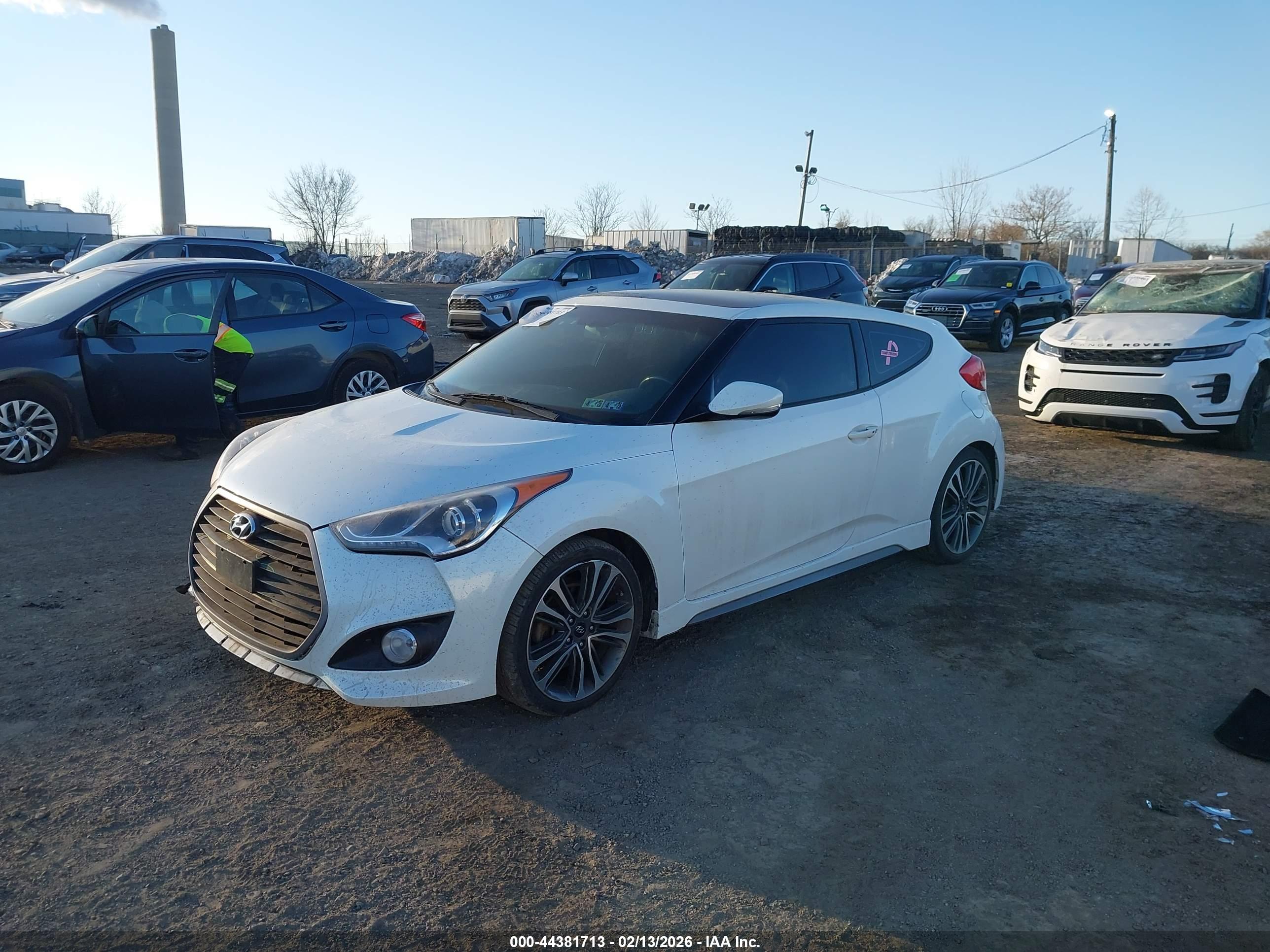 HYUNDAI VELOSTER image 2