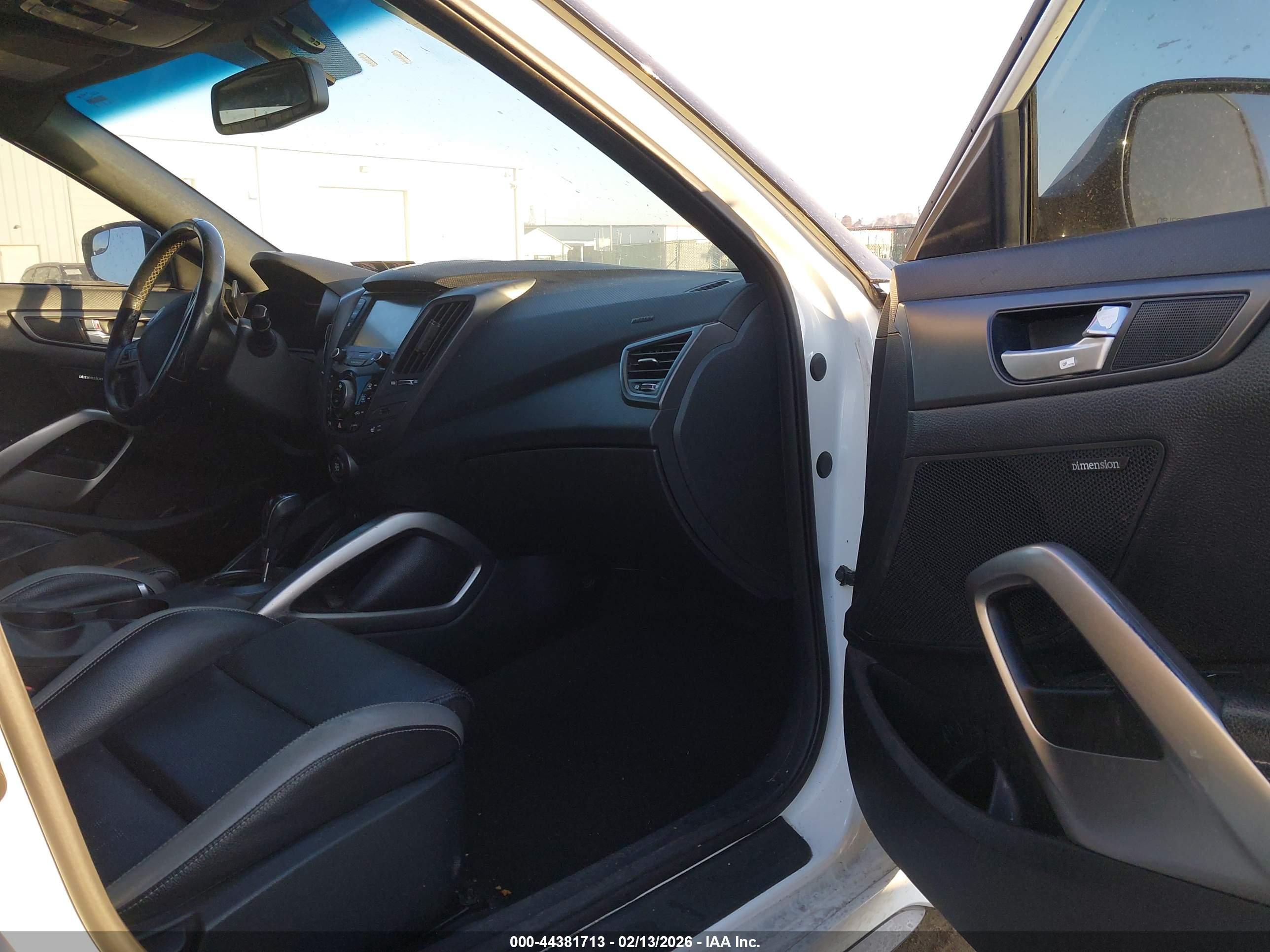 HYUNDAI VELOSTER image 5