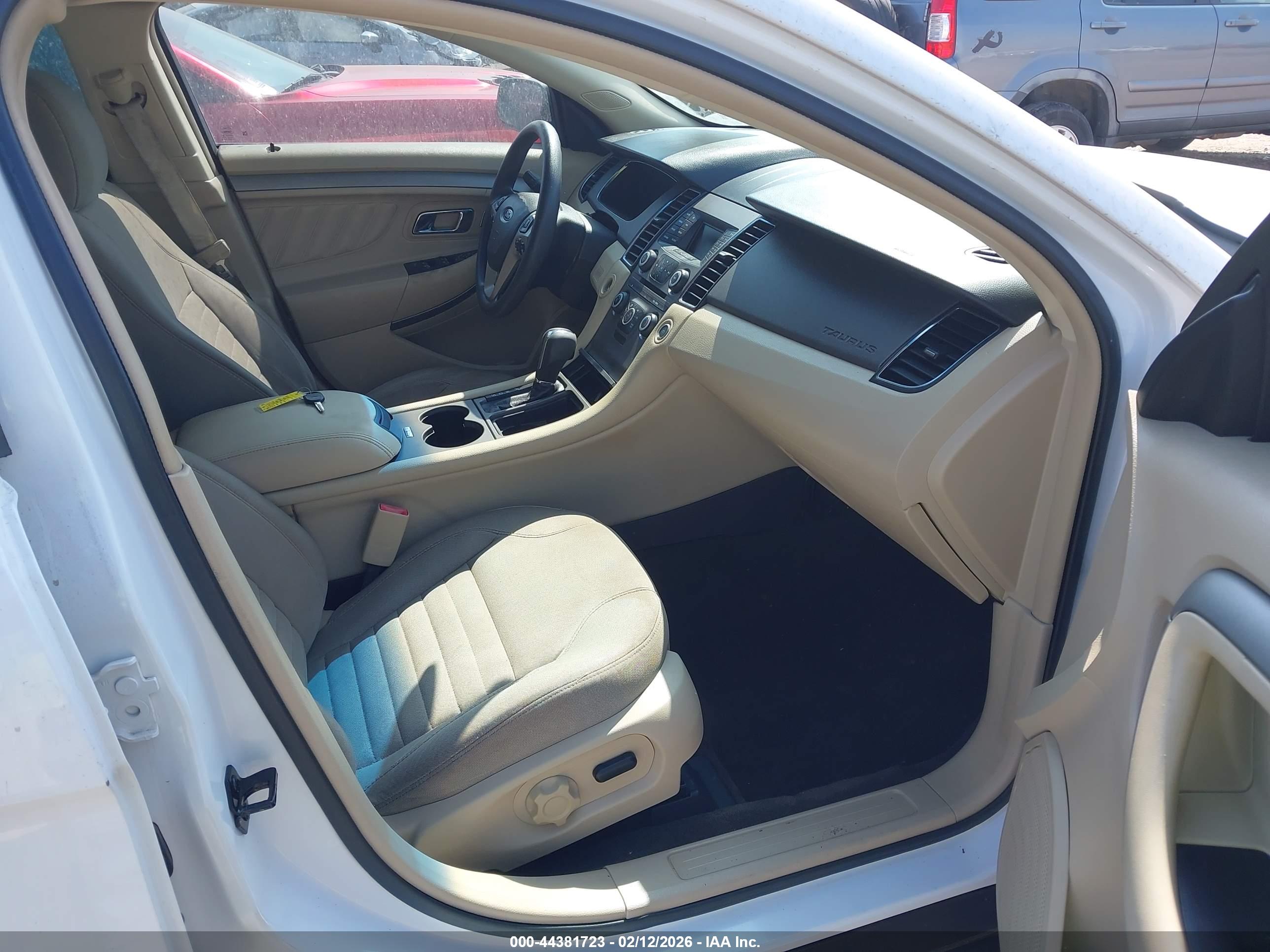 FORD TAURUS image 5