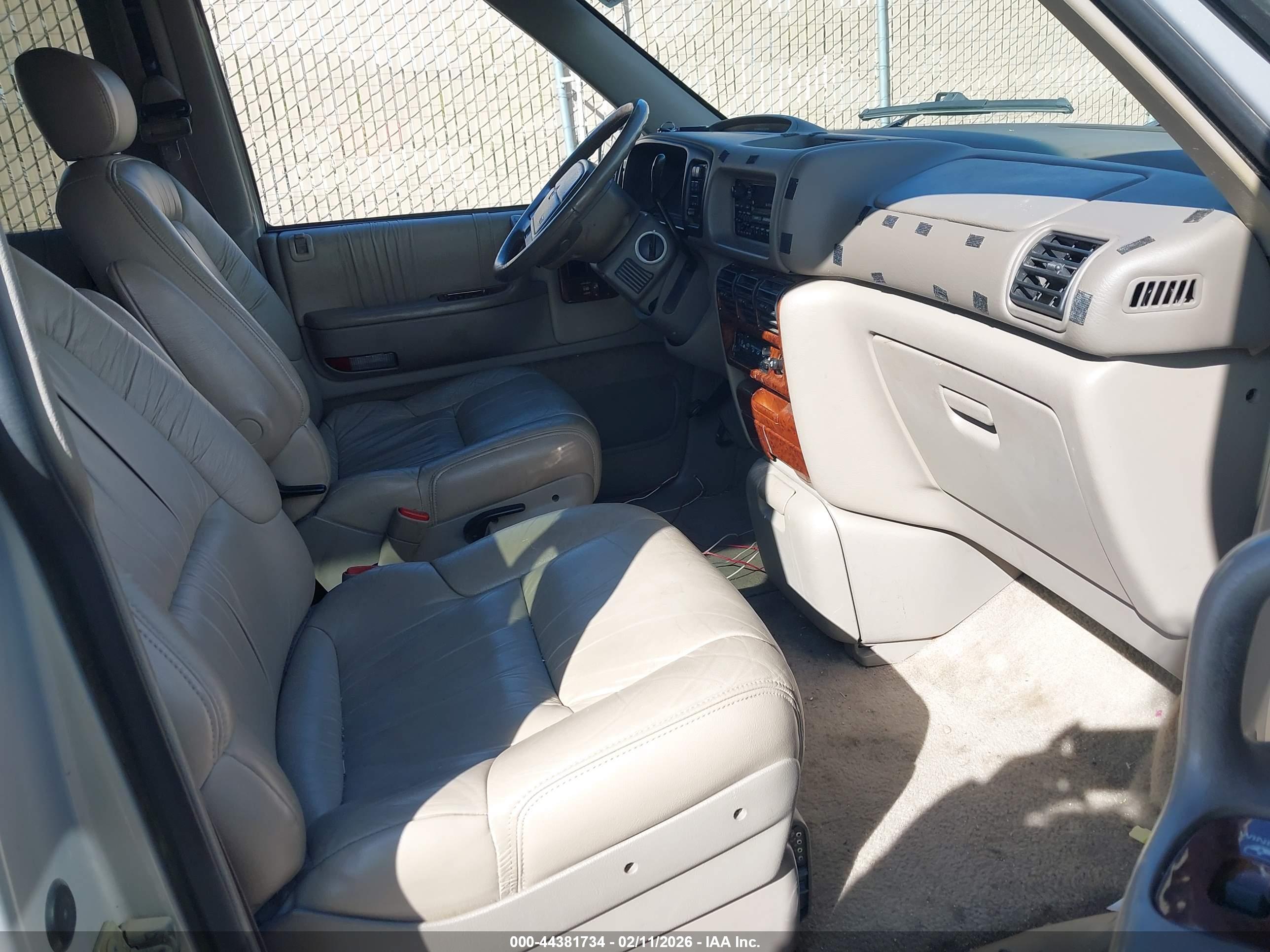 CHRYSLER TOWN image 5