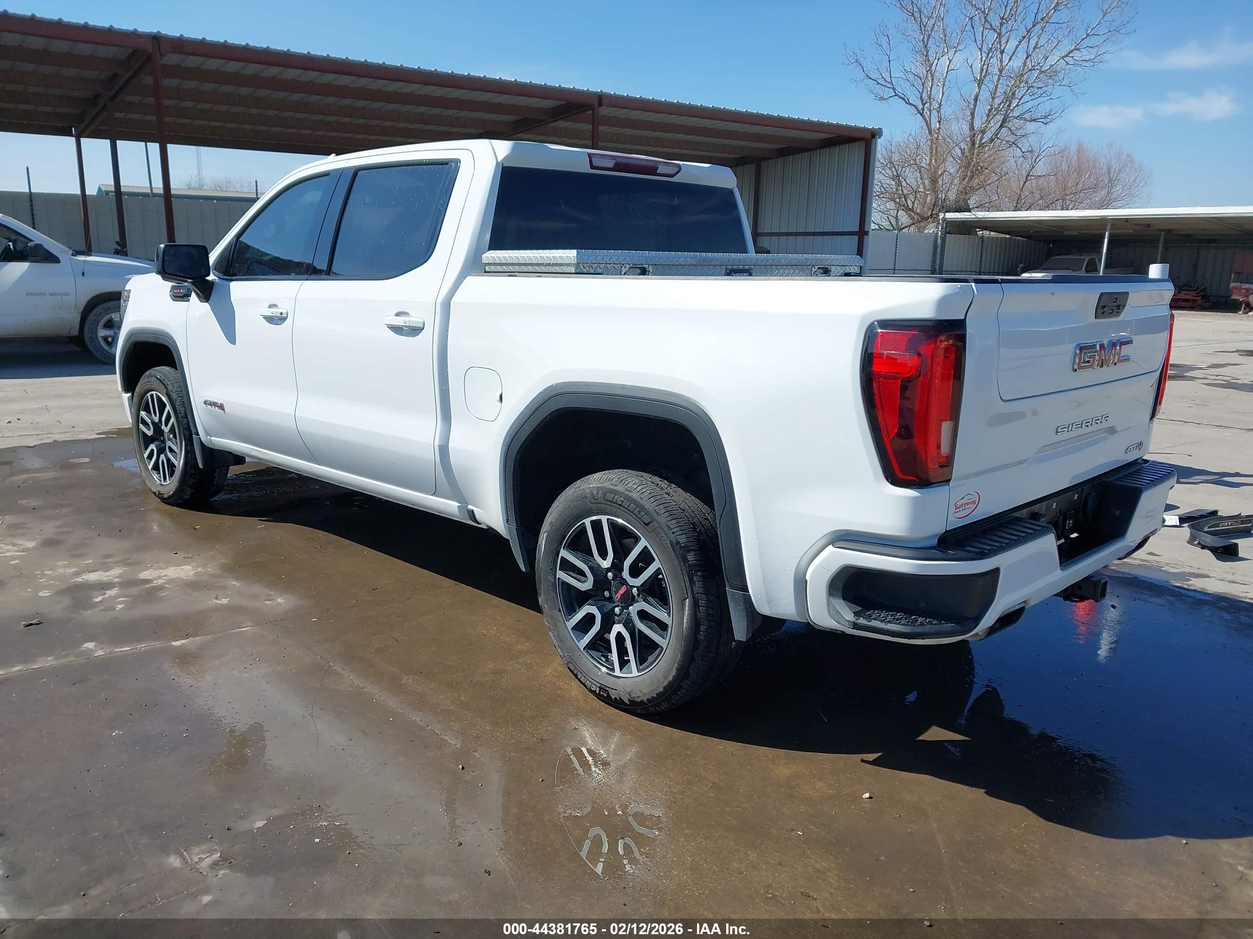 GMC SIERRA image 3