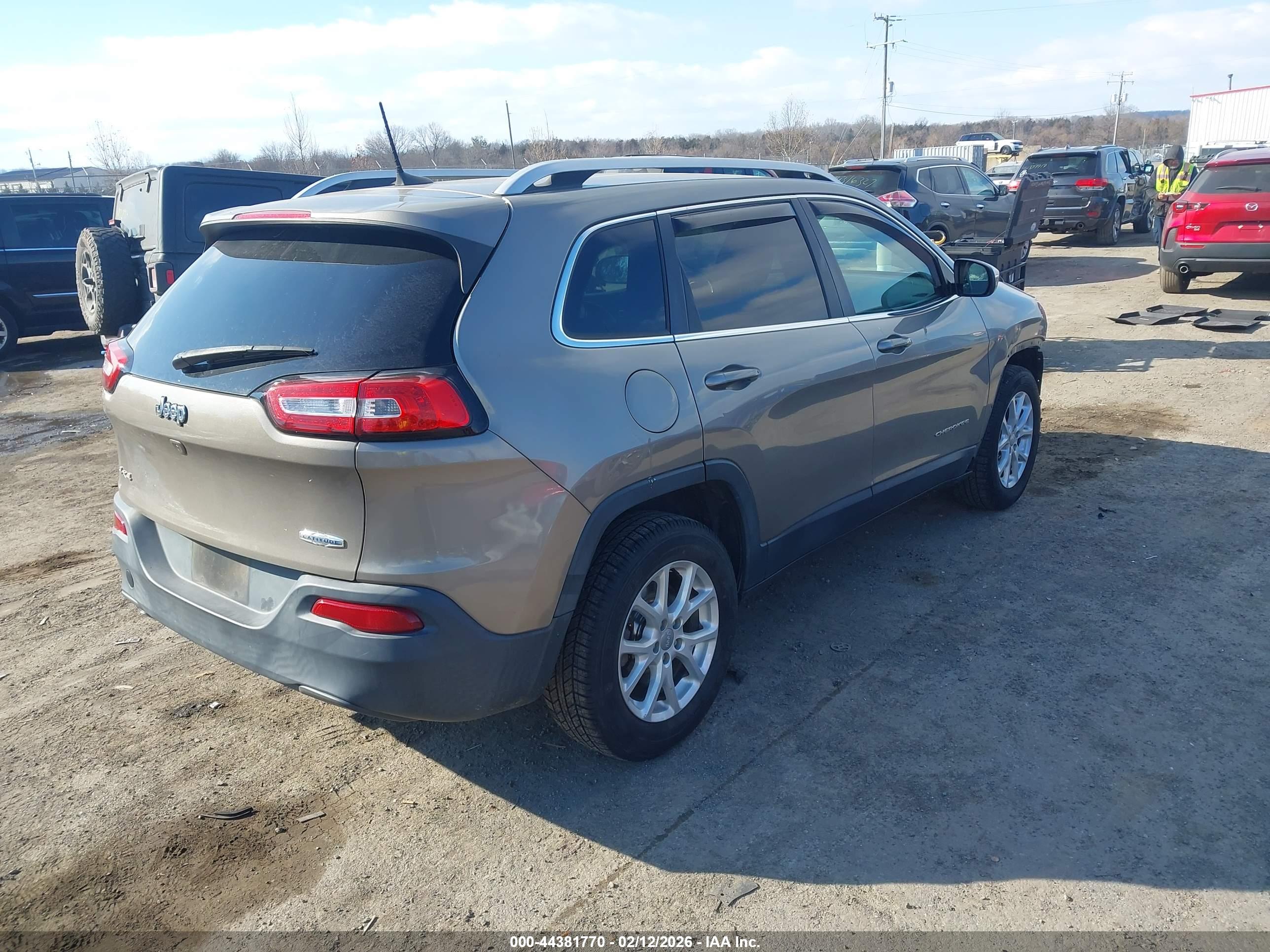 JEEP CHEROKEE image 4