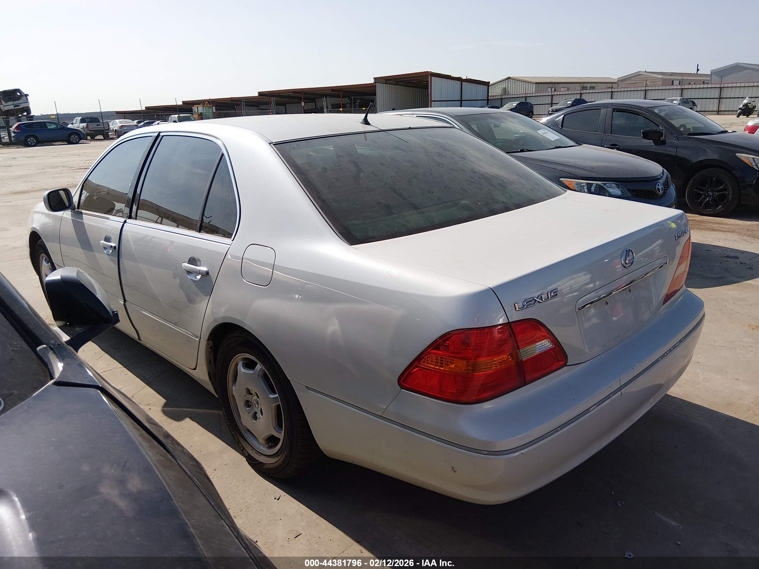 LEXUS LS image 3