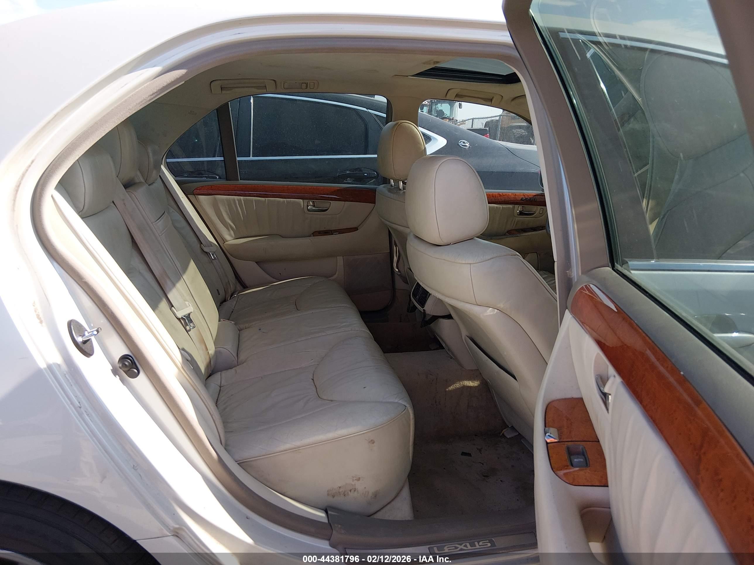 LEXUS LS image 8