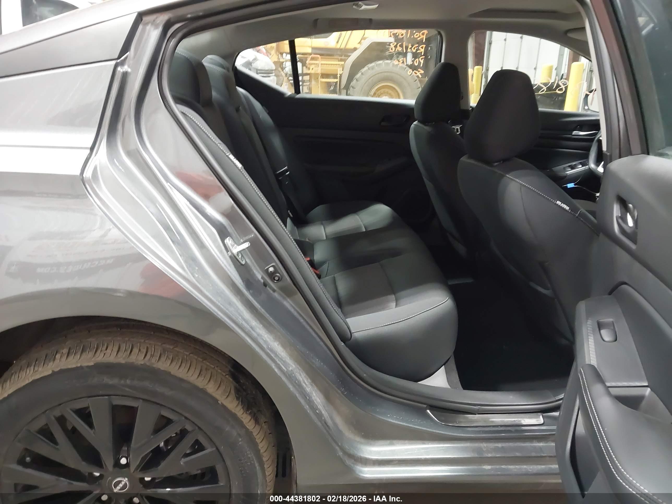 NISSAN ALTIMA image 8