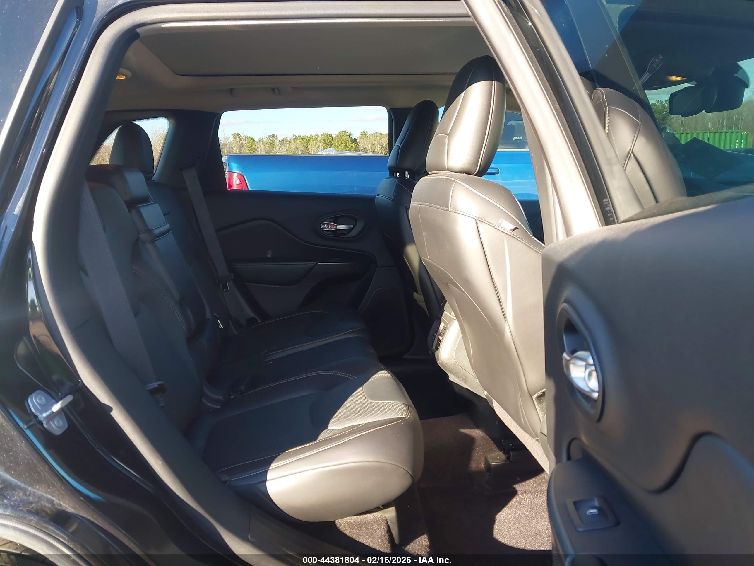 JEEP CHEROKEE image 8