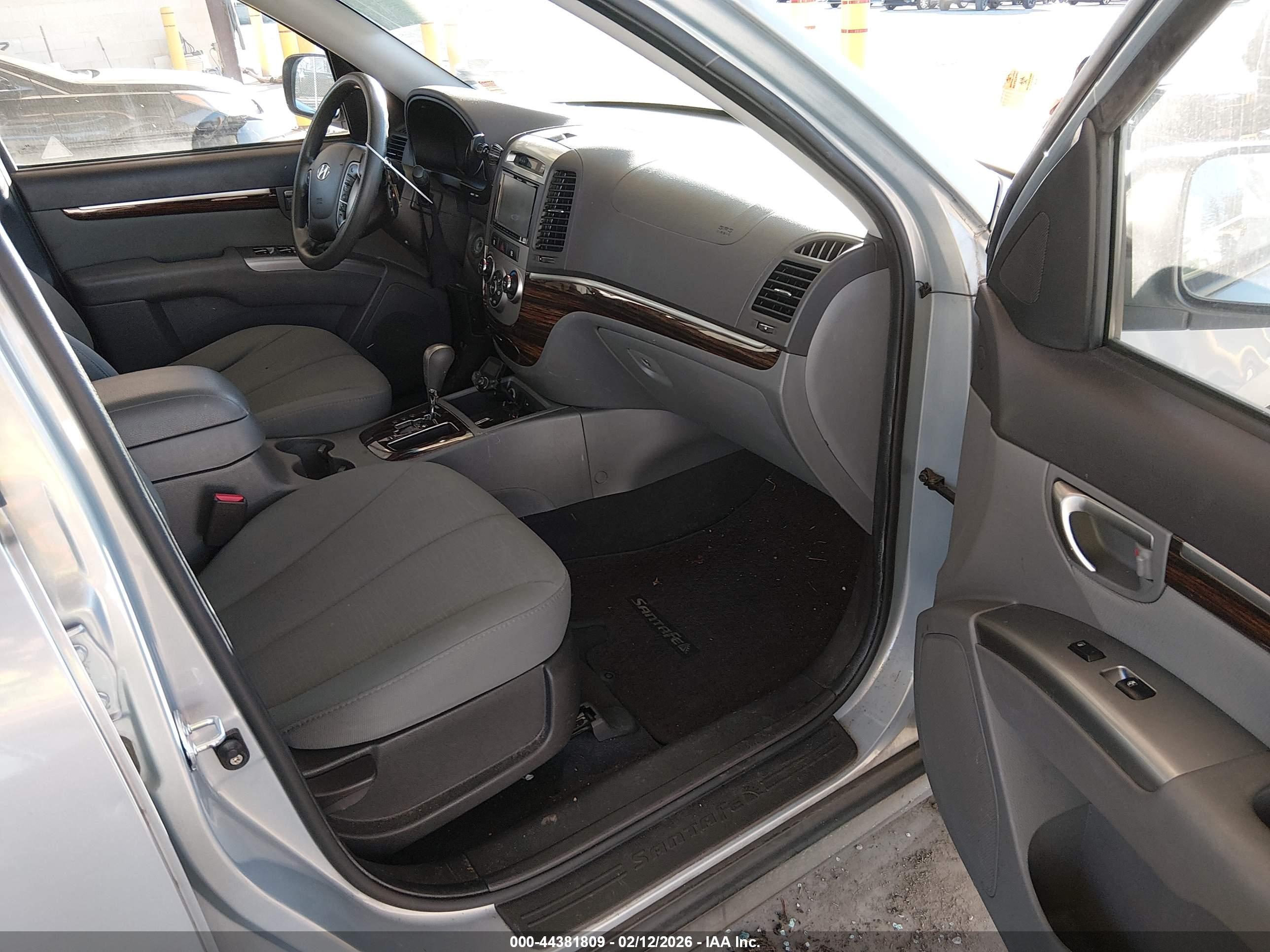 HYUNDAI SANTA image 5