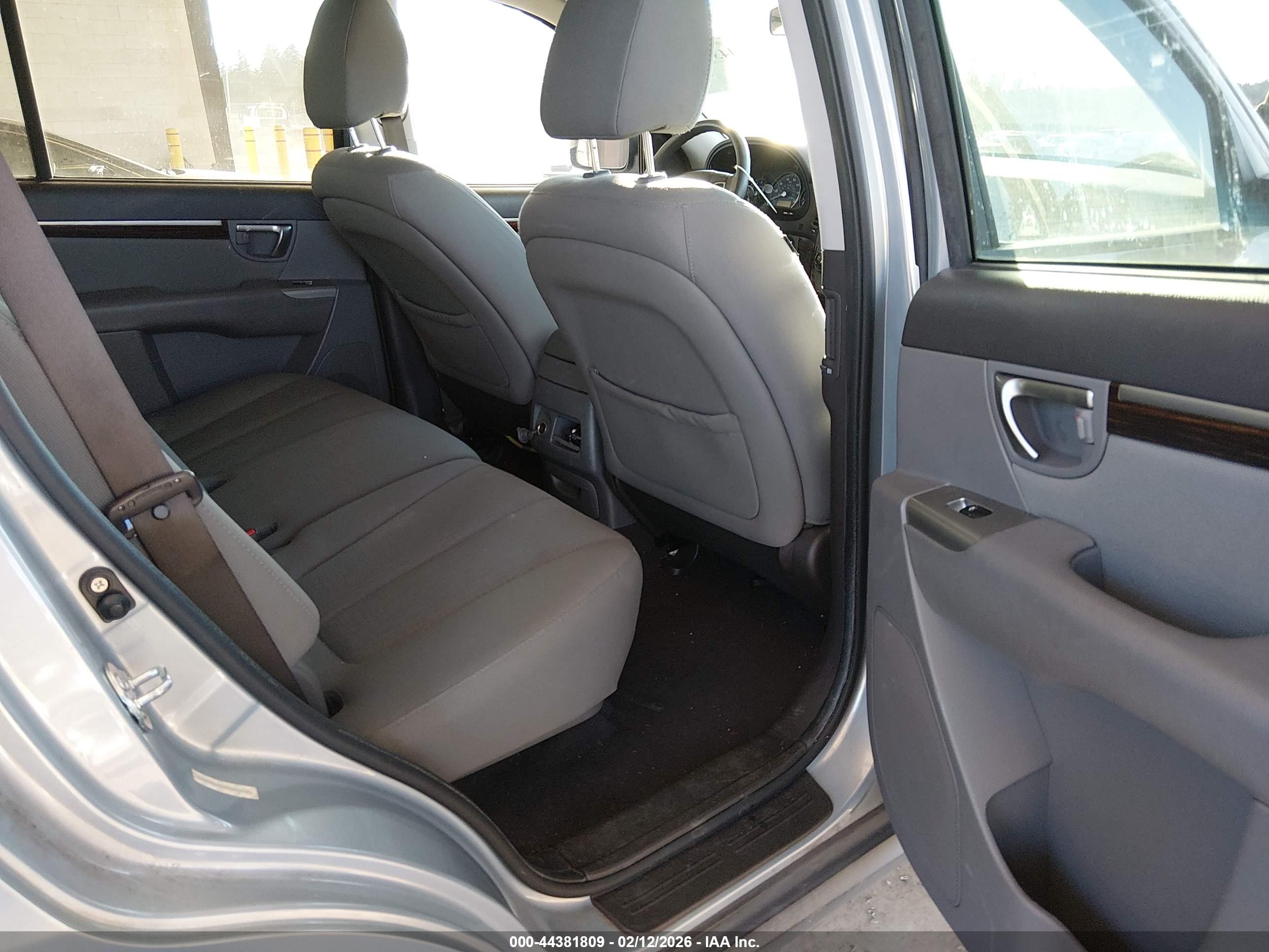 HYUNDAI SANTA image 8