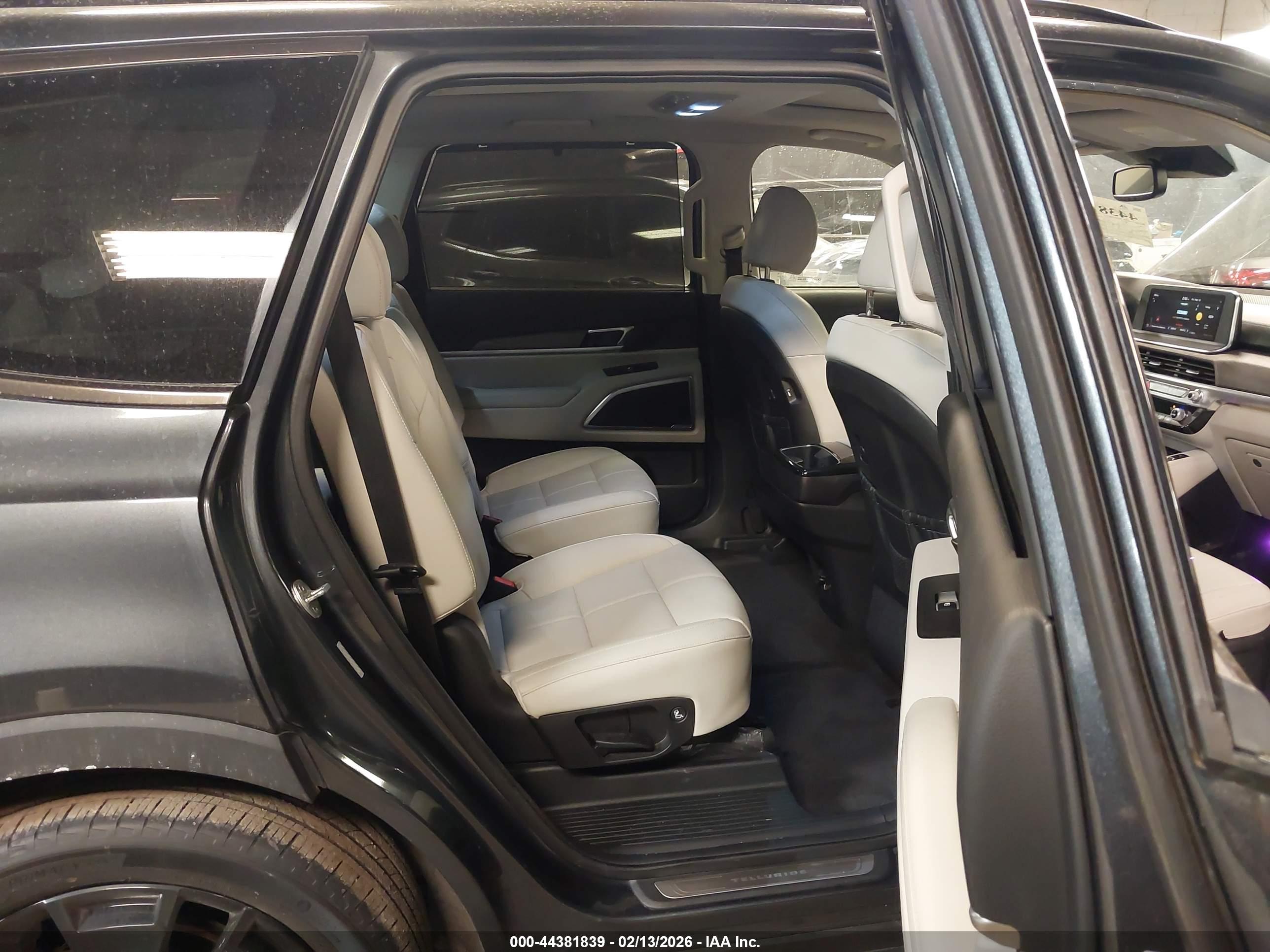 KIA TELLURIDE image 8