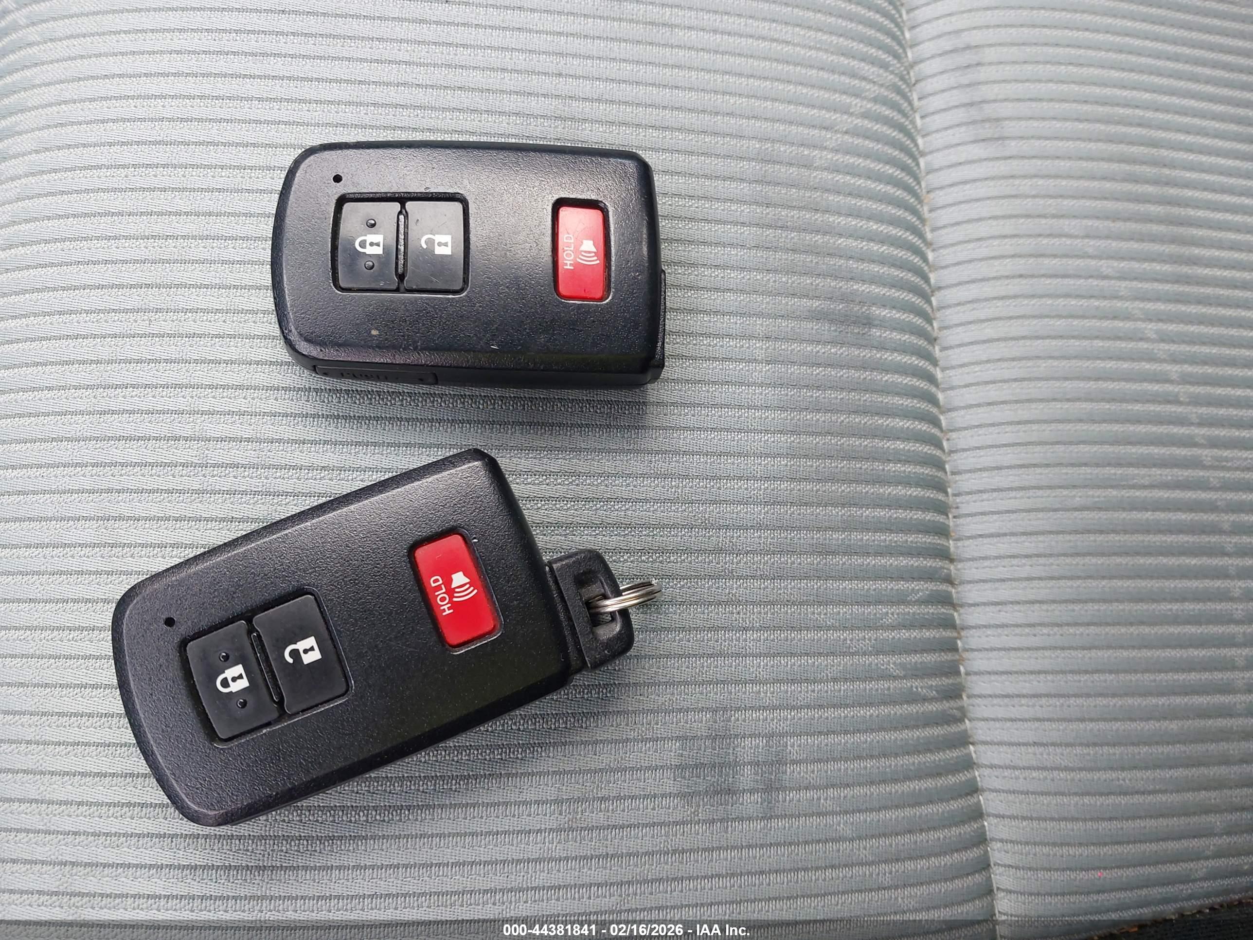 TOYOTA PRIUS image 11