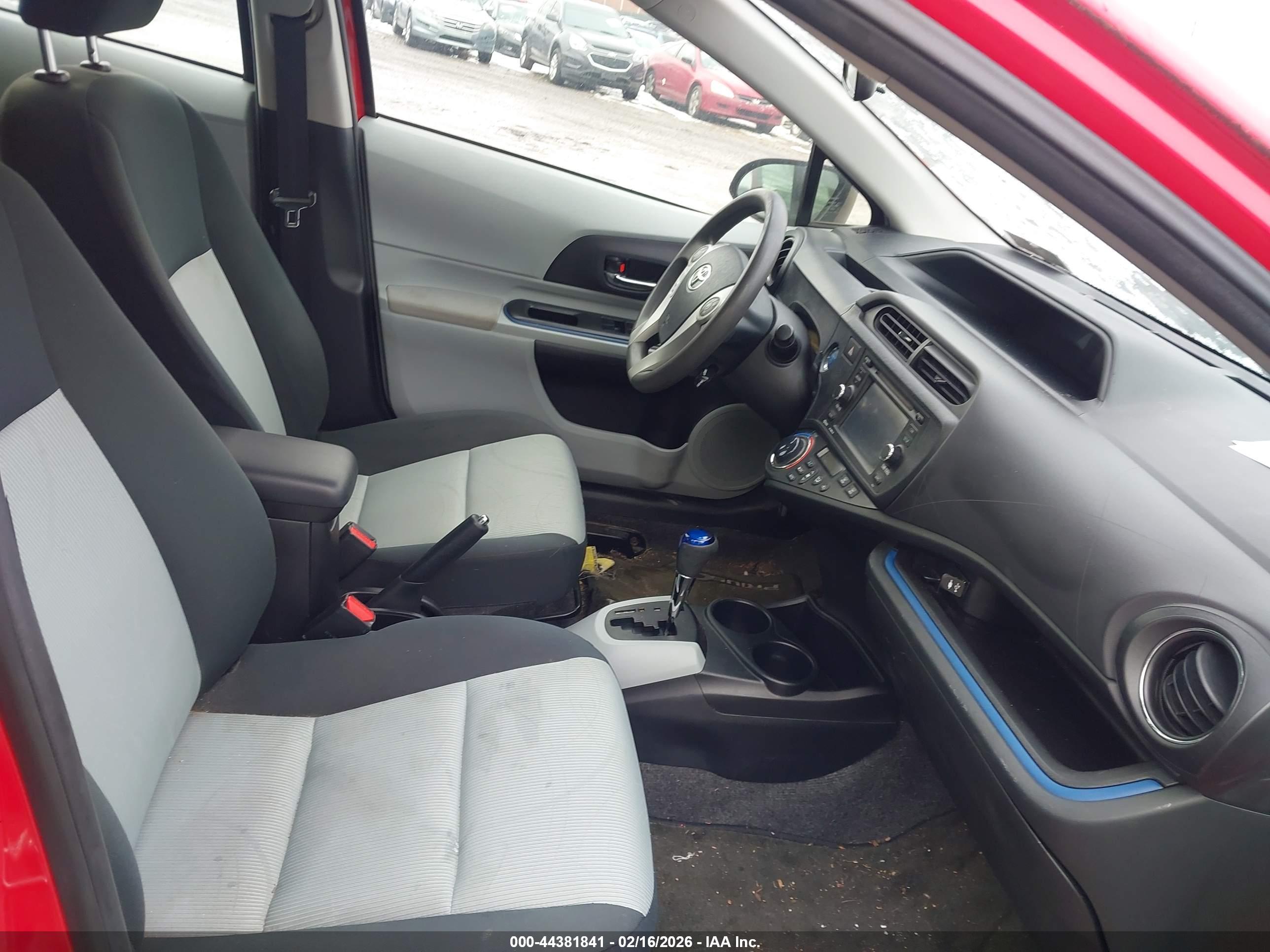 TOYOTA PRIUS image 5