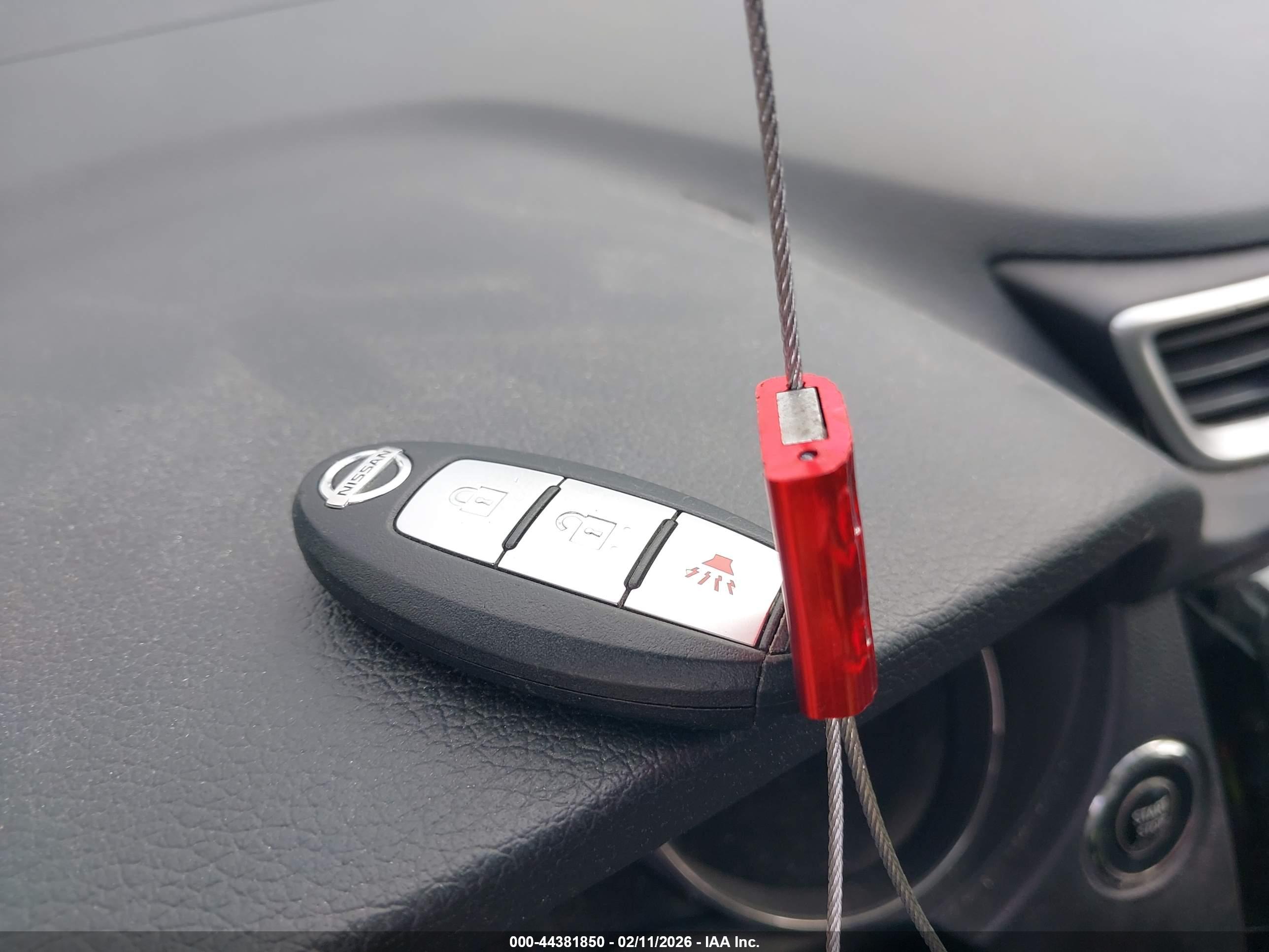 NISSAN ROGUE image 11
