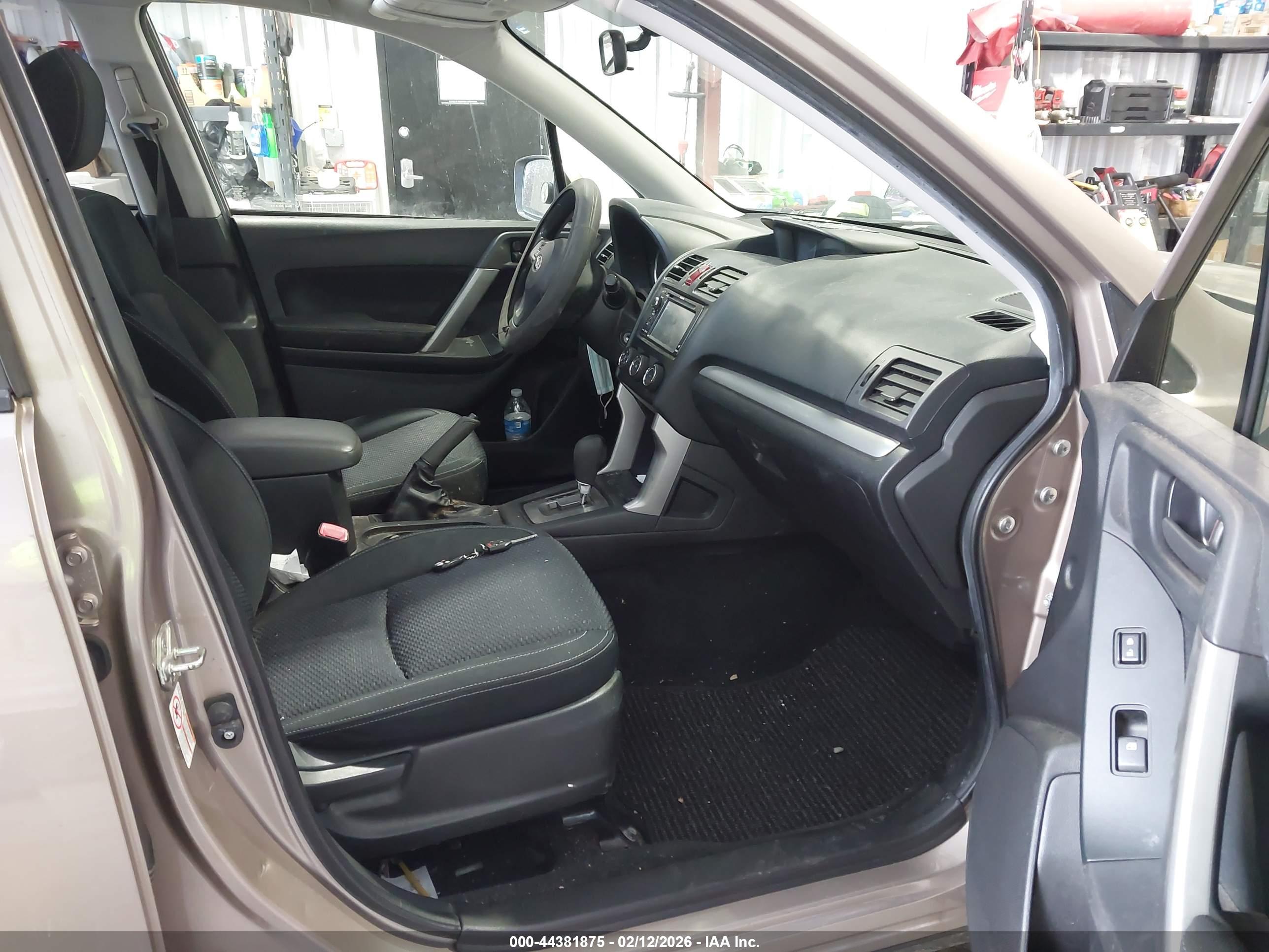 SUBARU FORESTER image 5