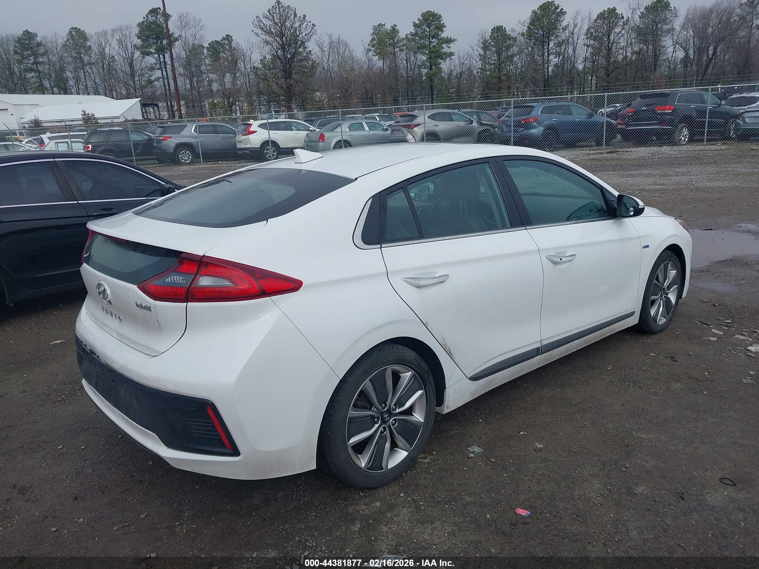 HYUNDAI IONIQ image 4